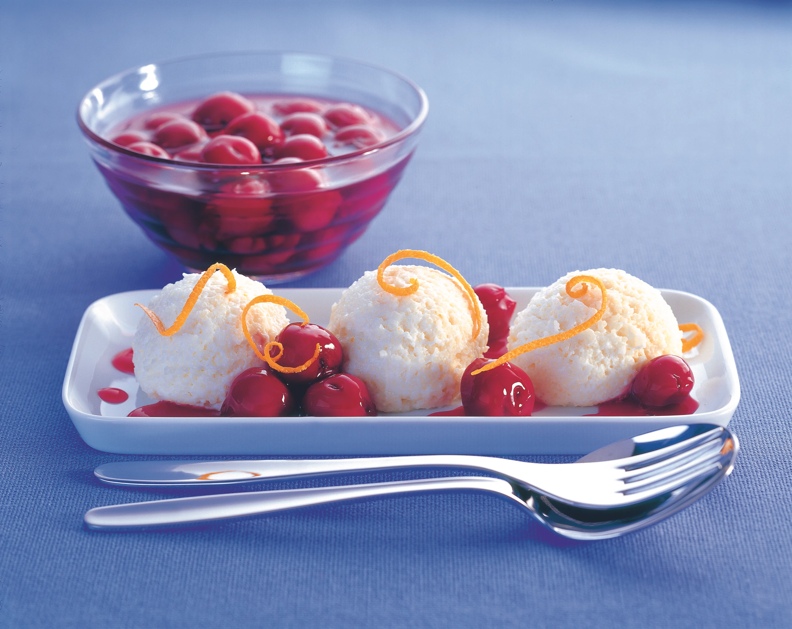 Grieß-Mus mit marinierten Weichseln