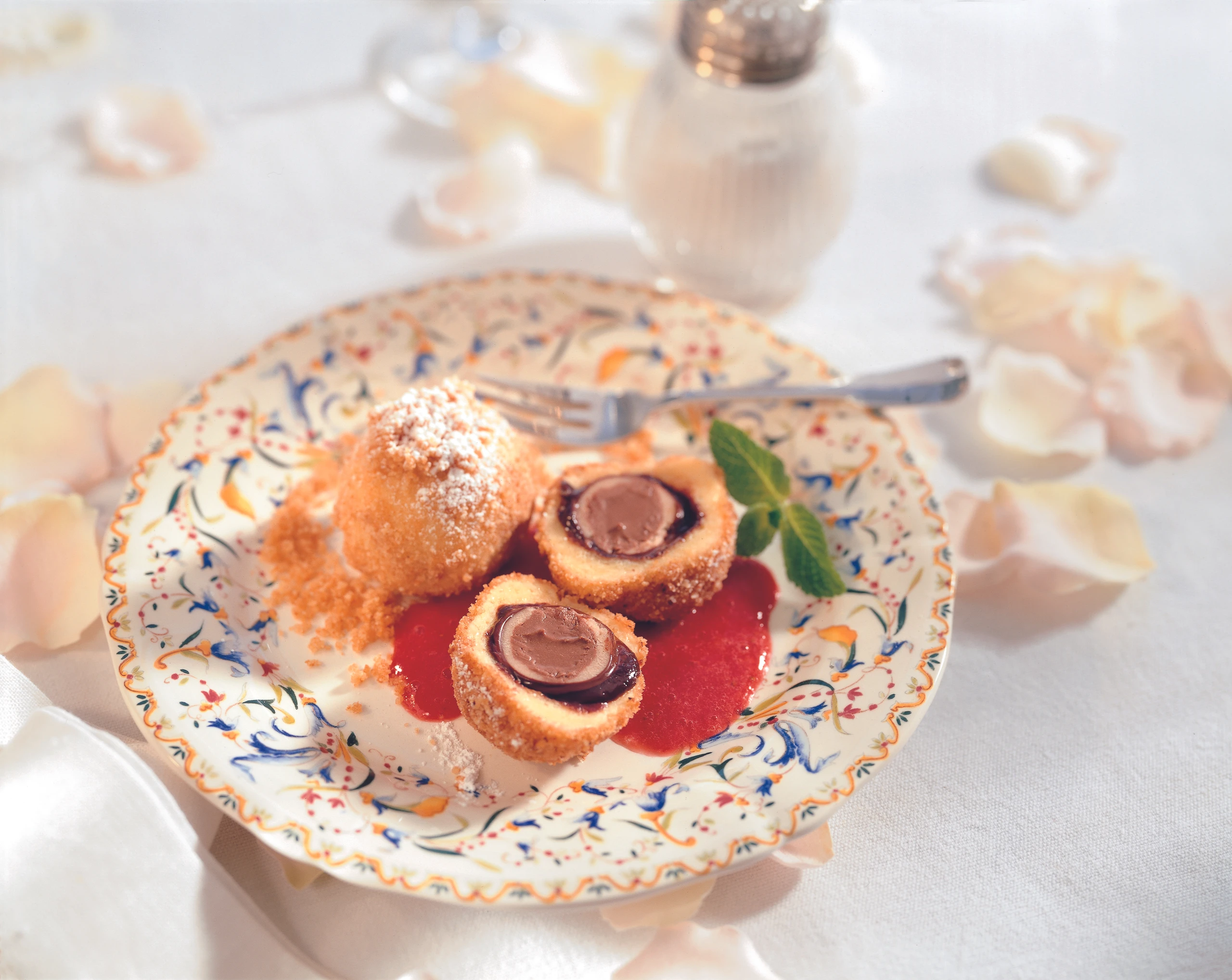 Mozartknödel mit Erdbeersauce