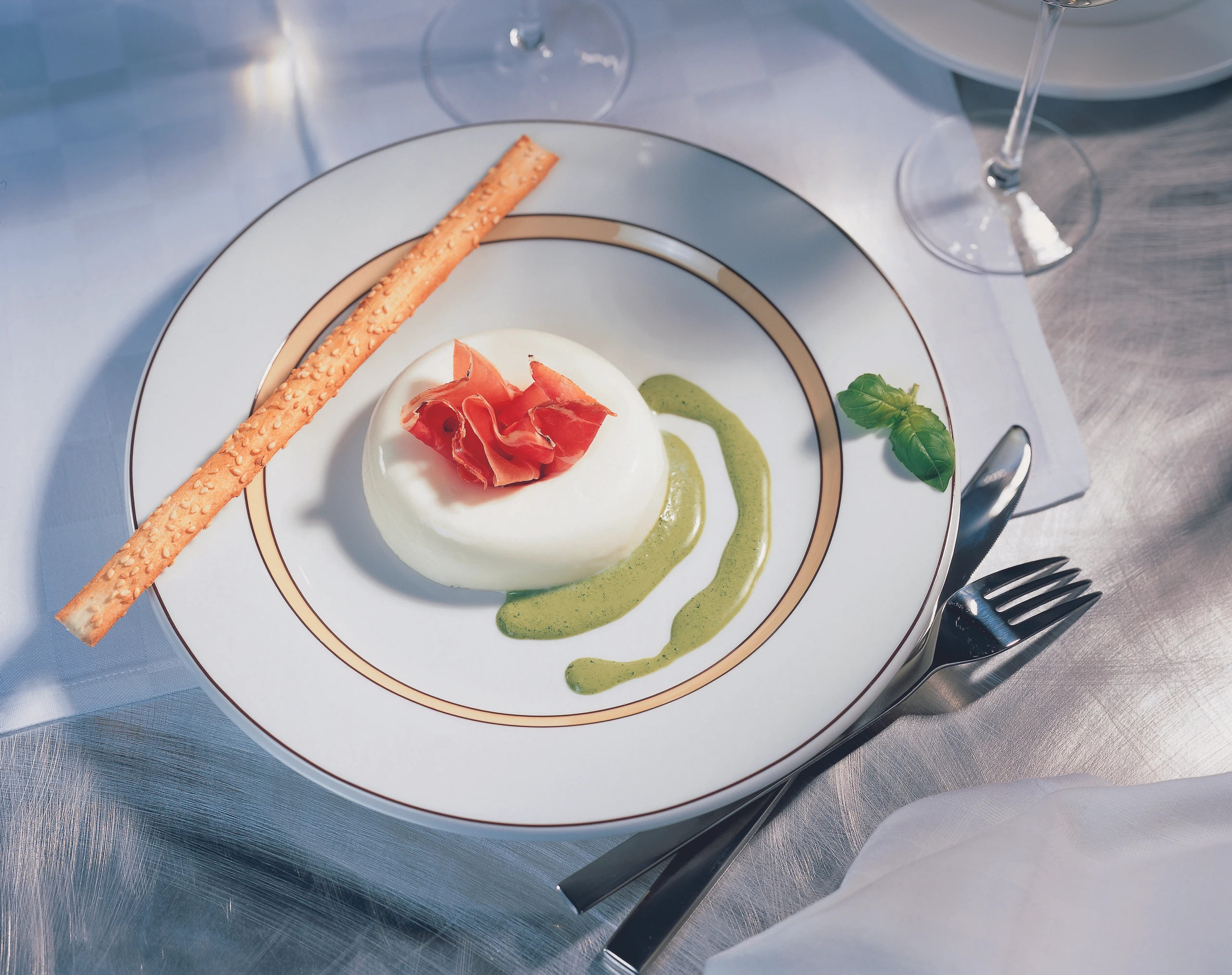 Buttermilchmus mit Rohschinken