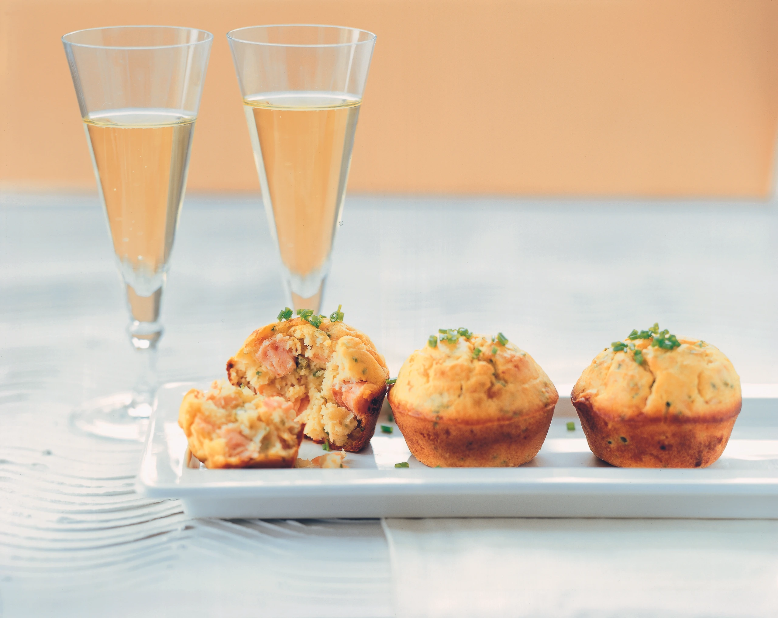 Lachs-Muffins mit Limetten-Ingwersauce