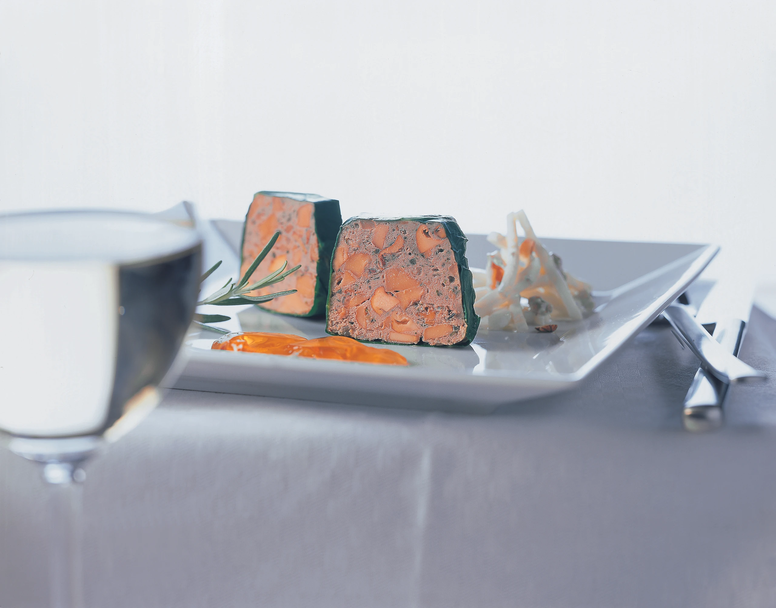 Ententerrine mit Schwammerln und Apfel-Selleriesalat