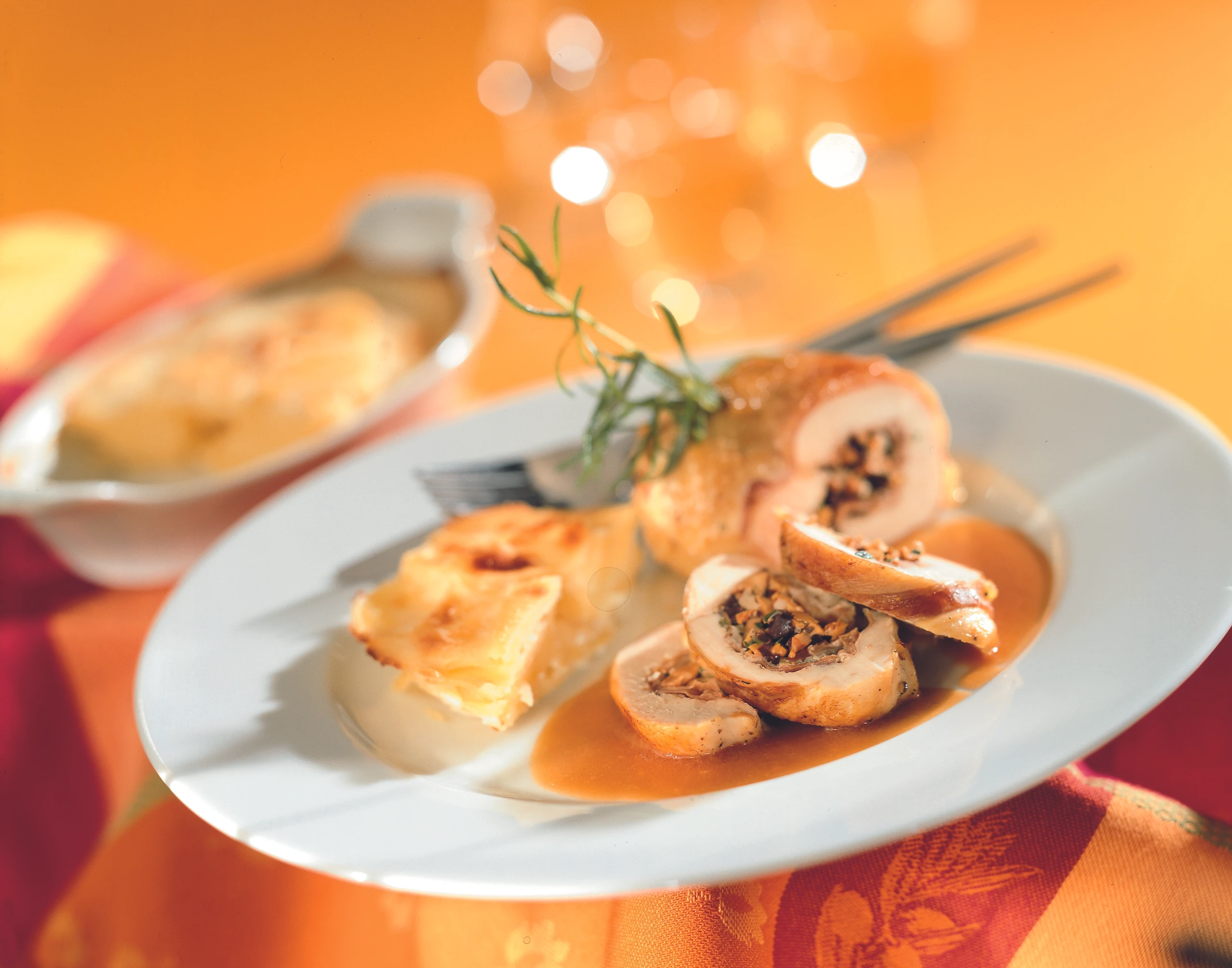 Gefüllte Hühnerfilets mit Eierschwammerln und Prosciutto