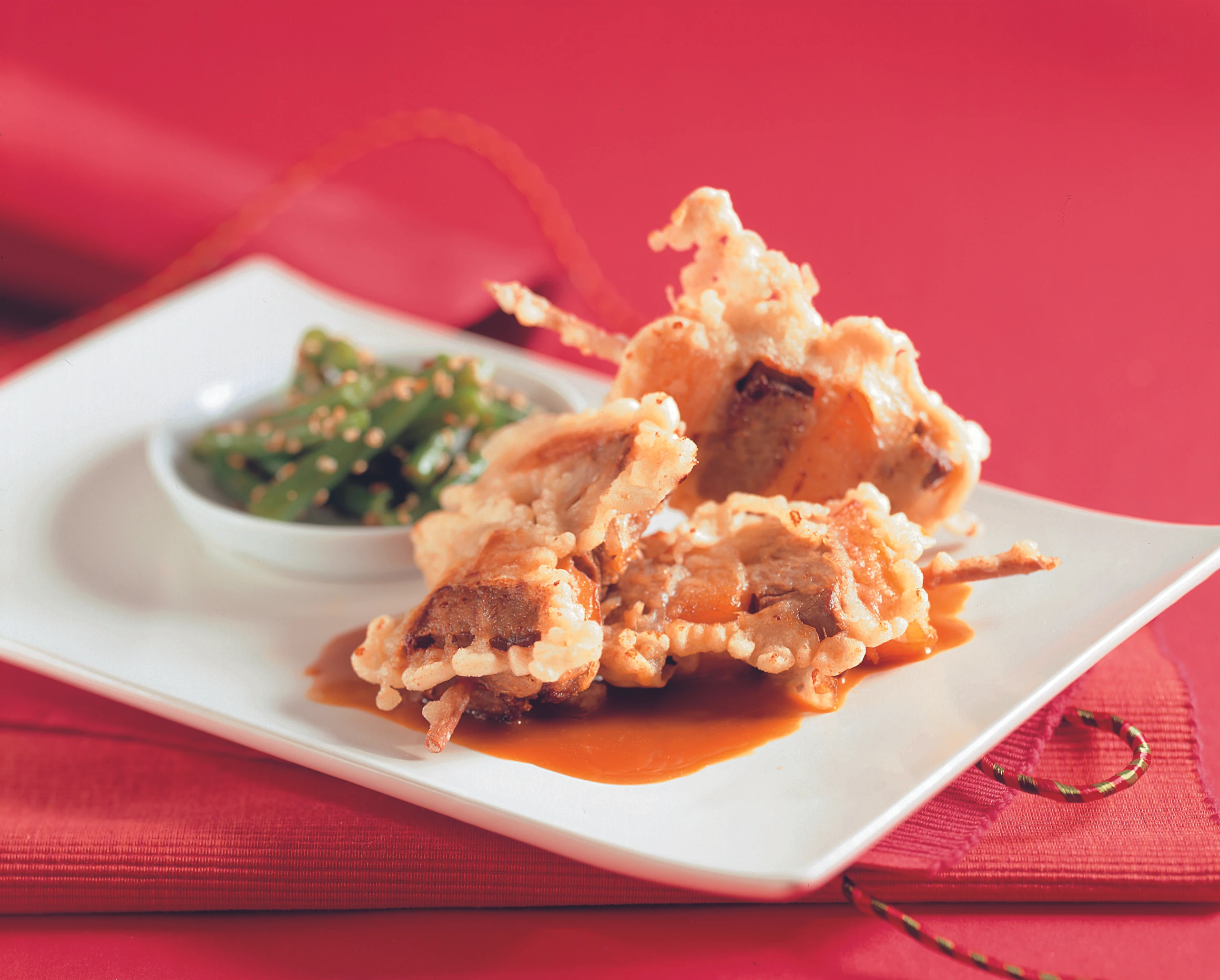 Würzige Rindfleisch-Mangospieße mit Sesambohnen