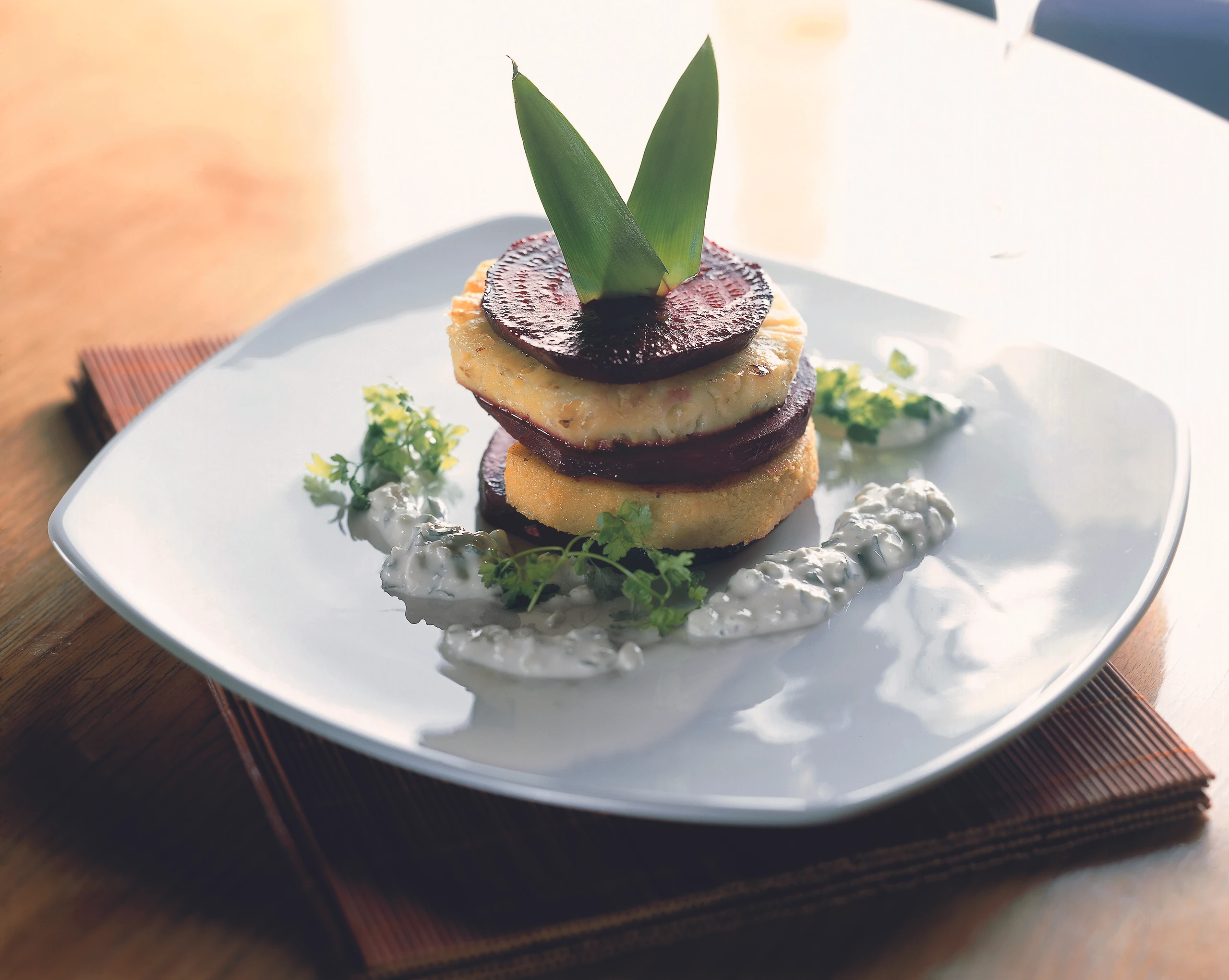 Rote Rüben auf Polentaterrine