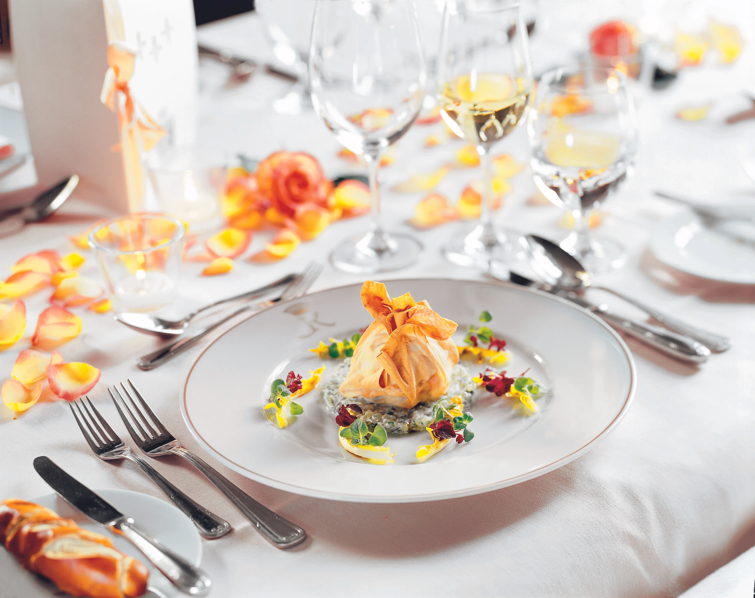 Saiblingsfilet im Strudelsäckchen mit Gurkenkonfit