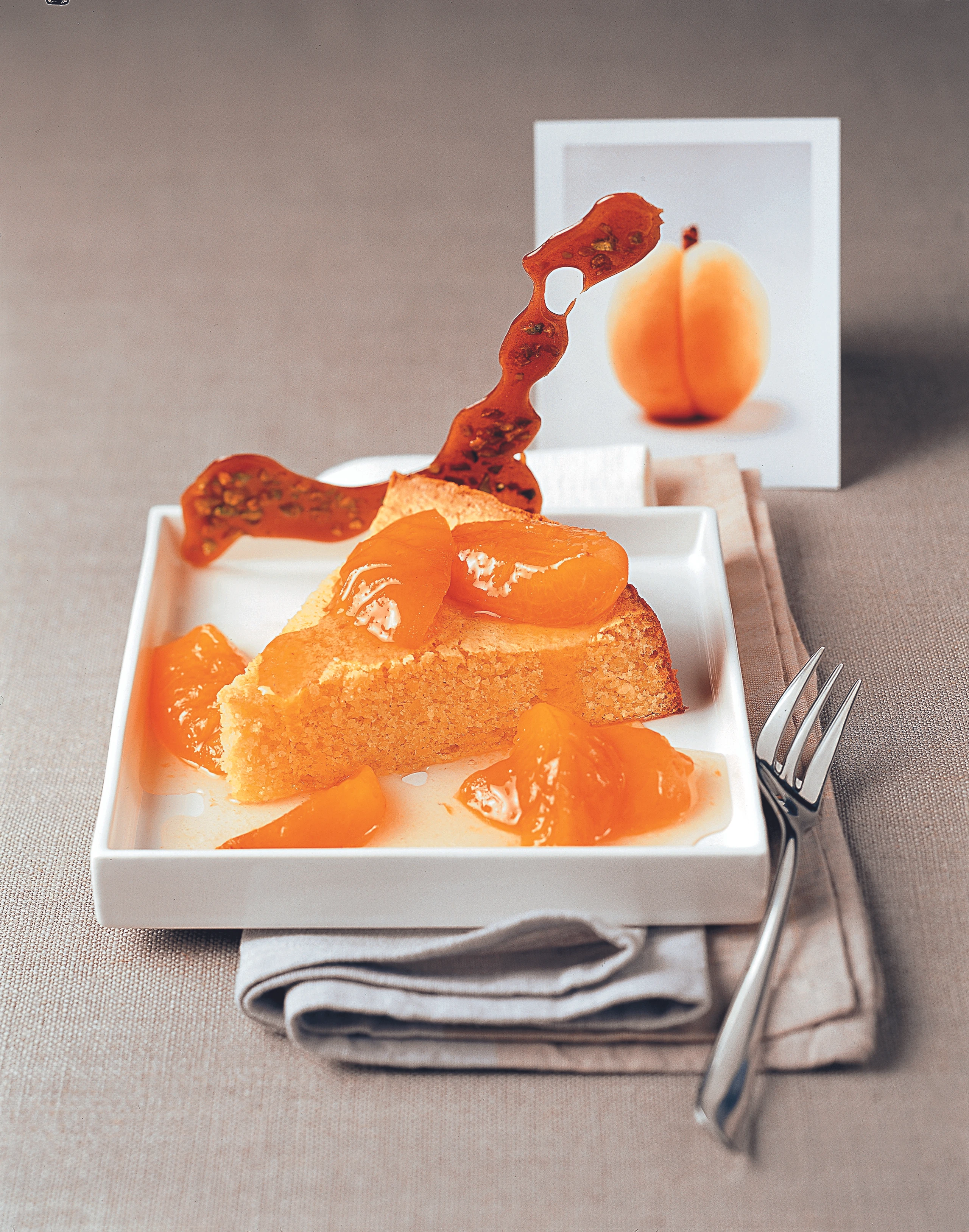 Mandel-Grießtorte mit Marillen