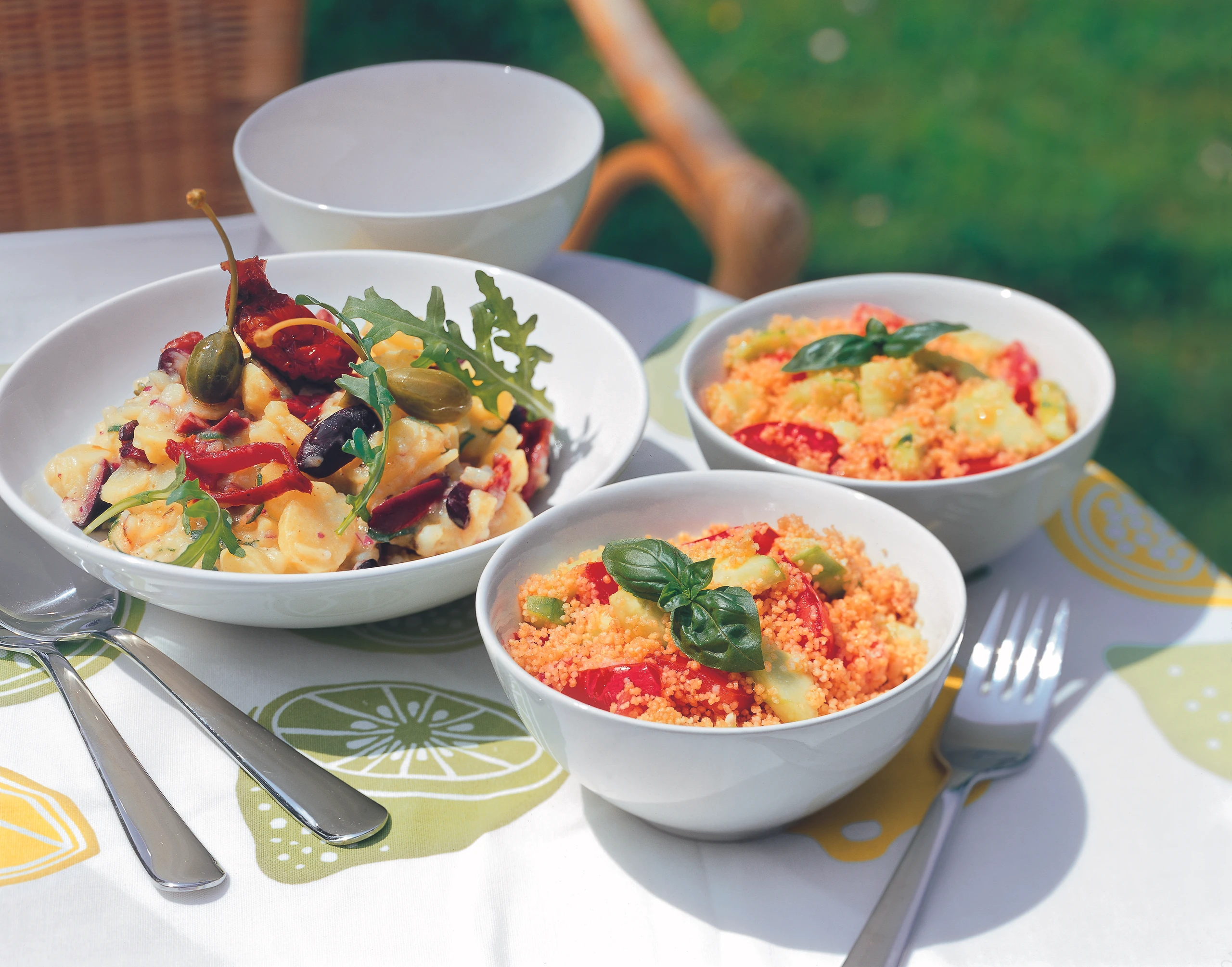 Erdäpfelsalat mit Kapernbeeren und Oliven
