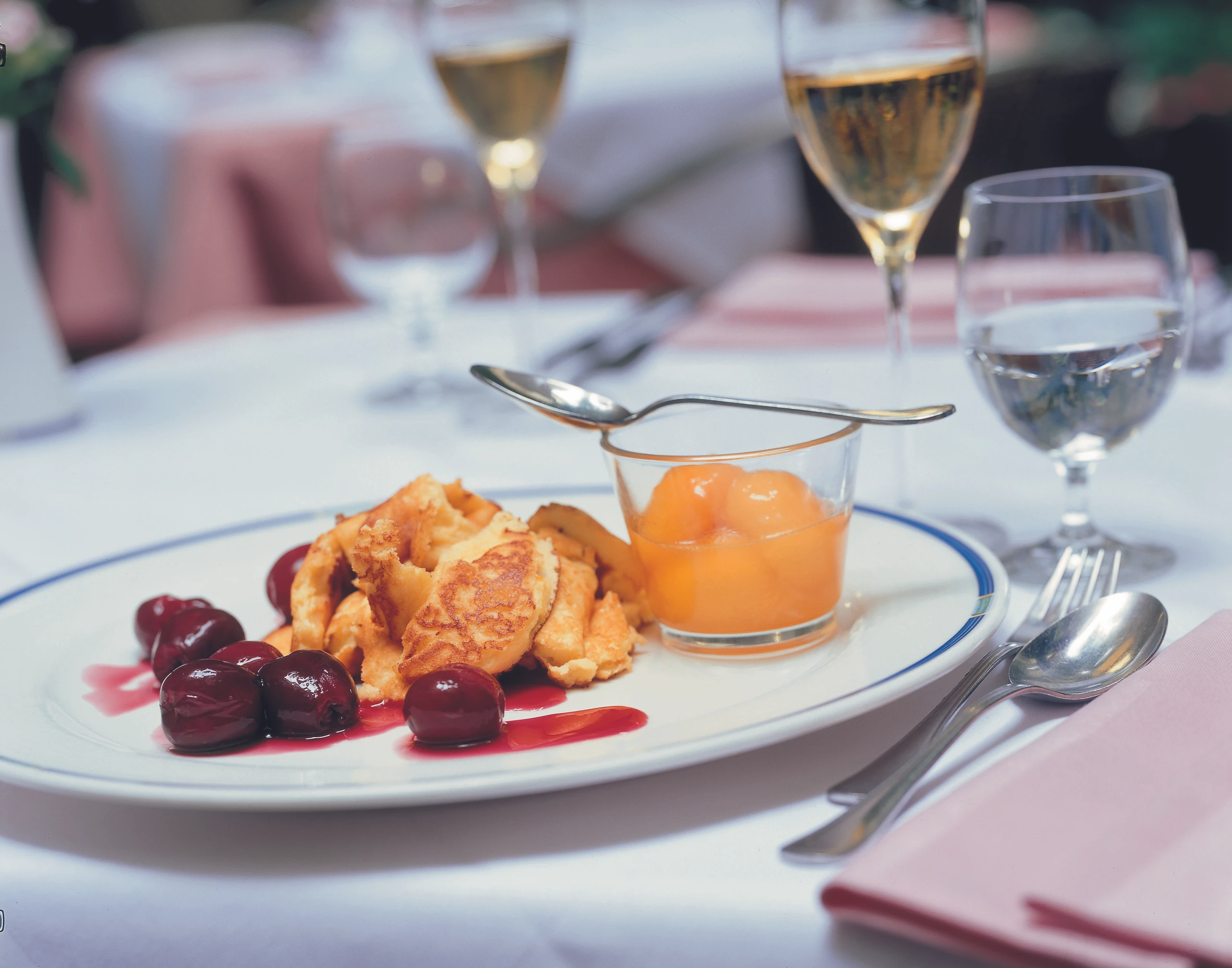 Topfenschmarren mit kalt gerührten Früchten