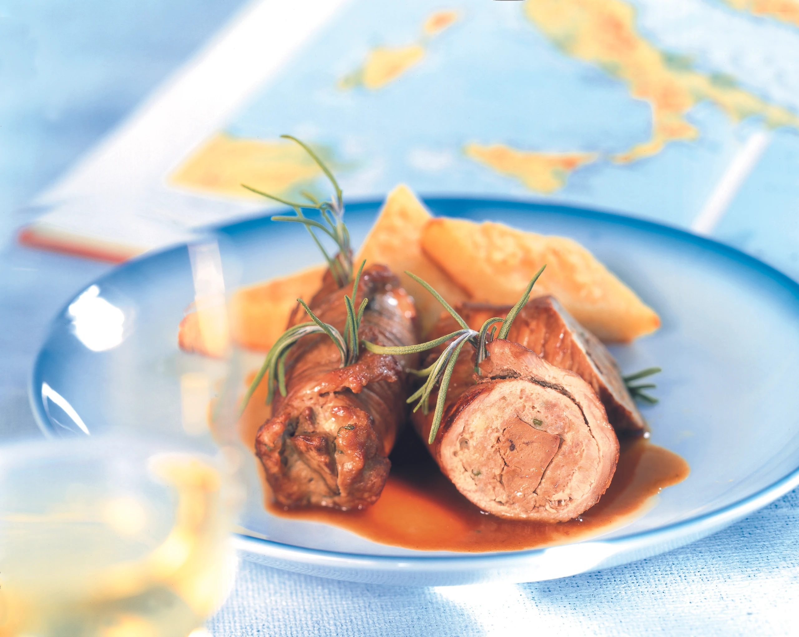 Involtini di vitello mit Gnocchi alla romana (Kalbfleischröllchen)