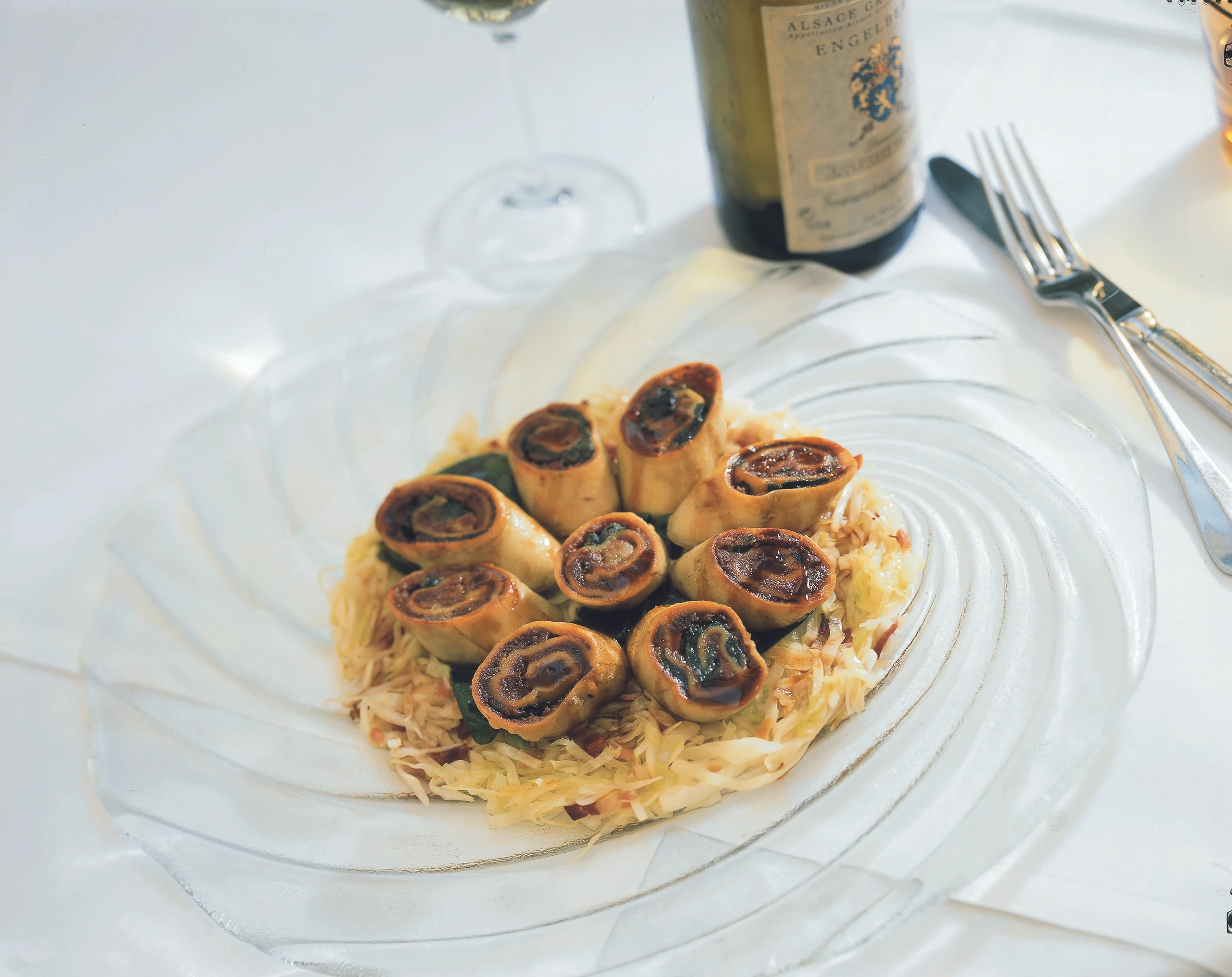 Gebratene Fleischschnecken auf Riesling-Jungkraut