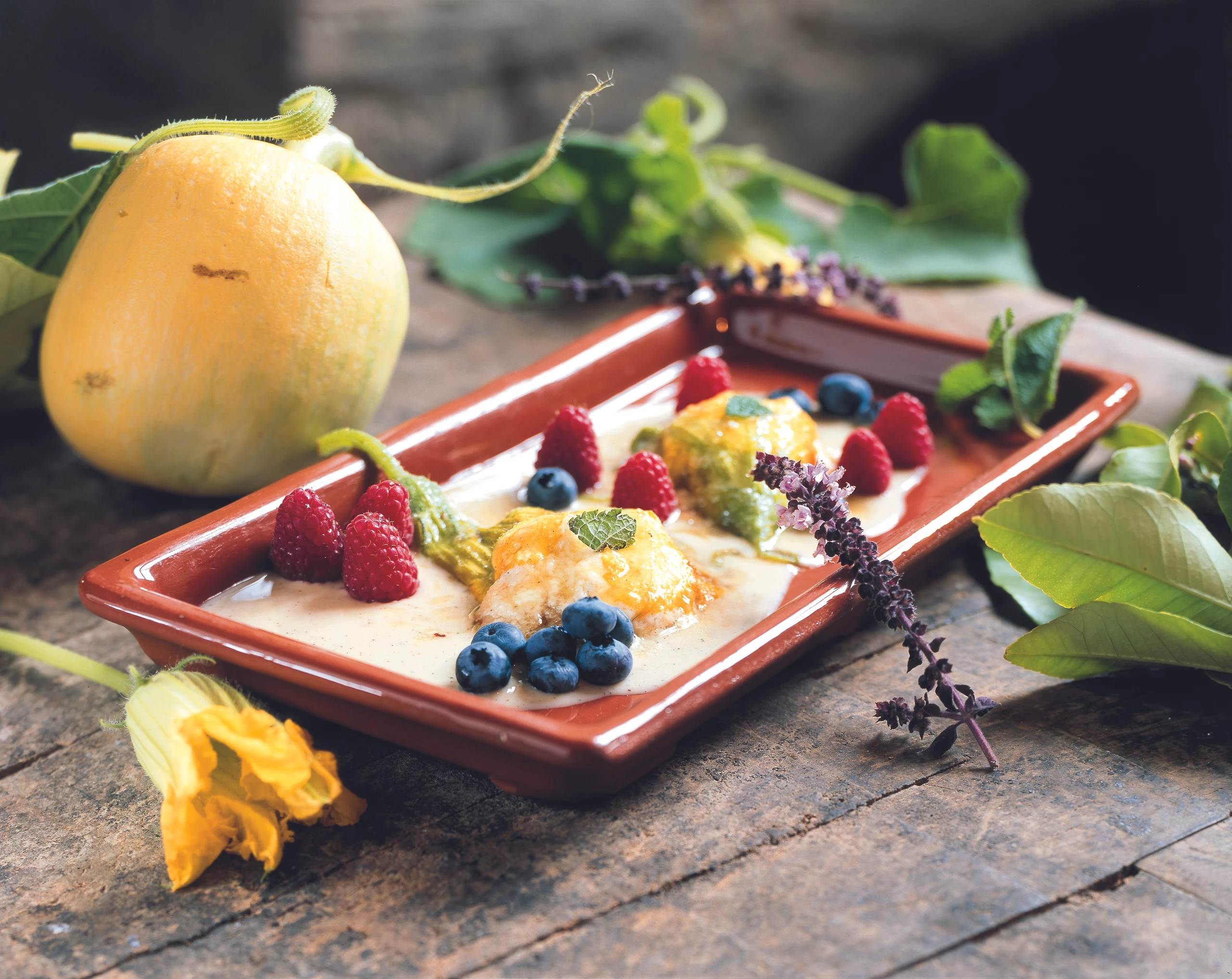 Kürbisblüten mit Vanille-Bauerntopfen gefüllt