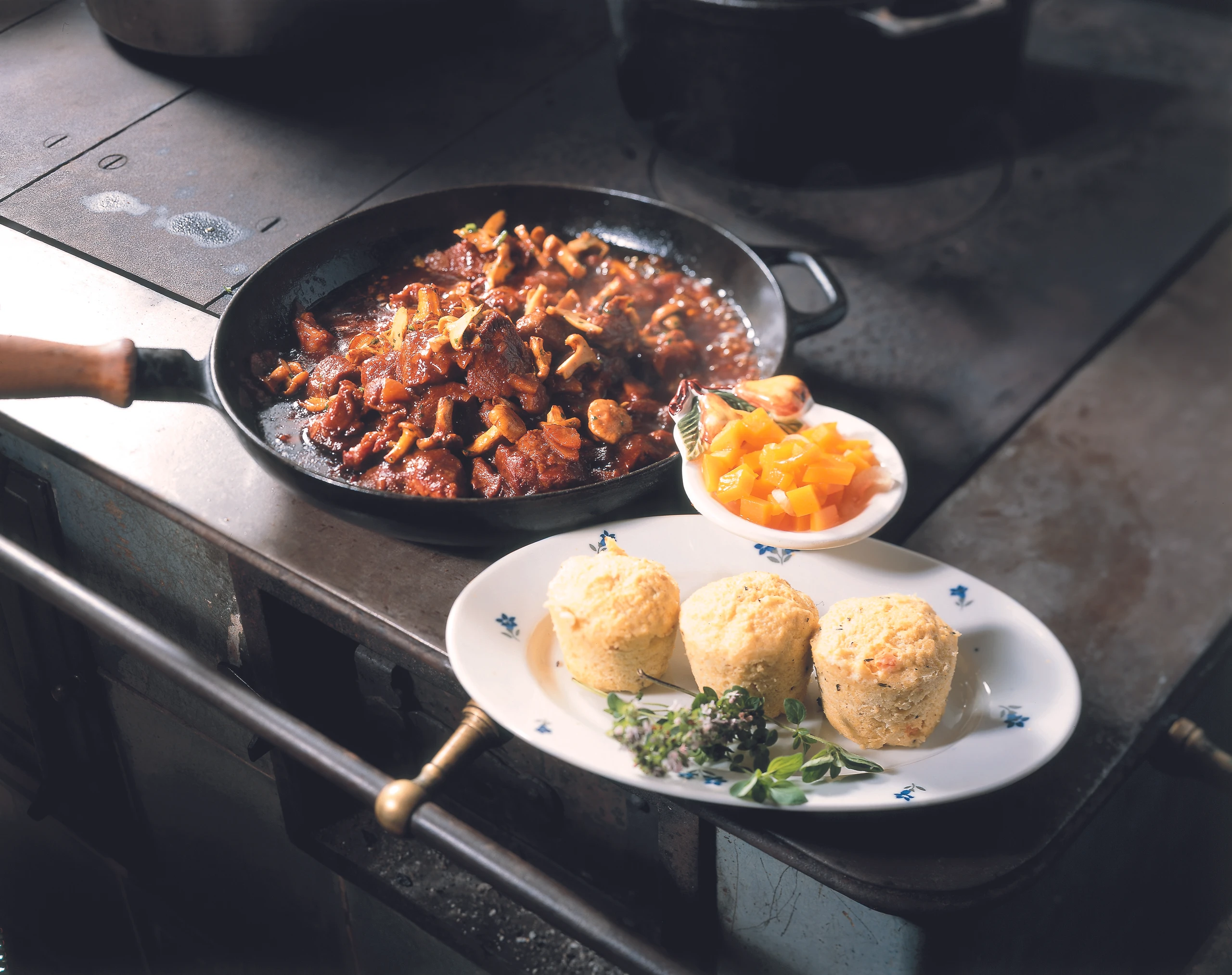 Ragout vom Waldschwein mit Polenta-Aufläufen