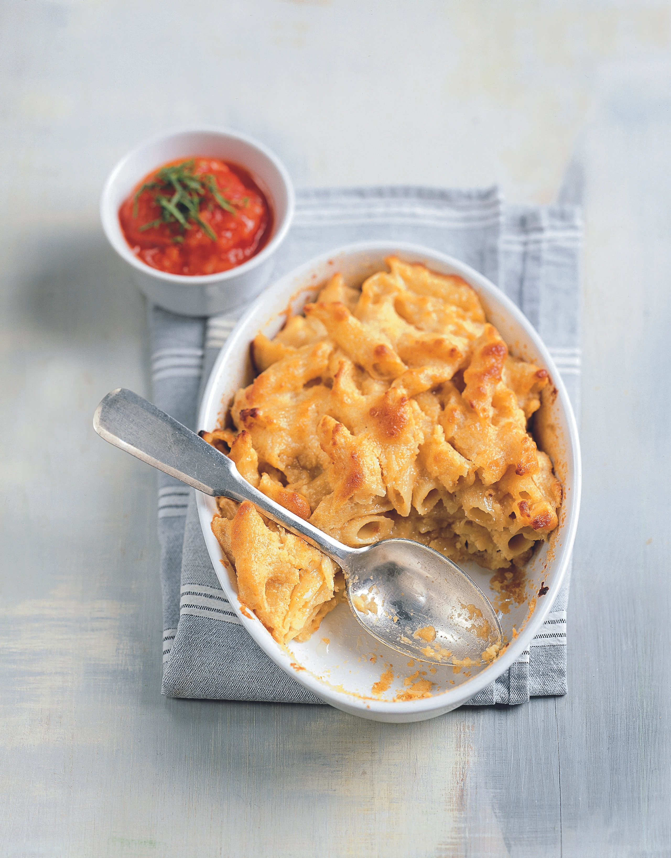 Nudelauflauf mit Parmesan und geschmolzenen Paradeisern