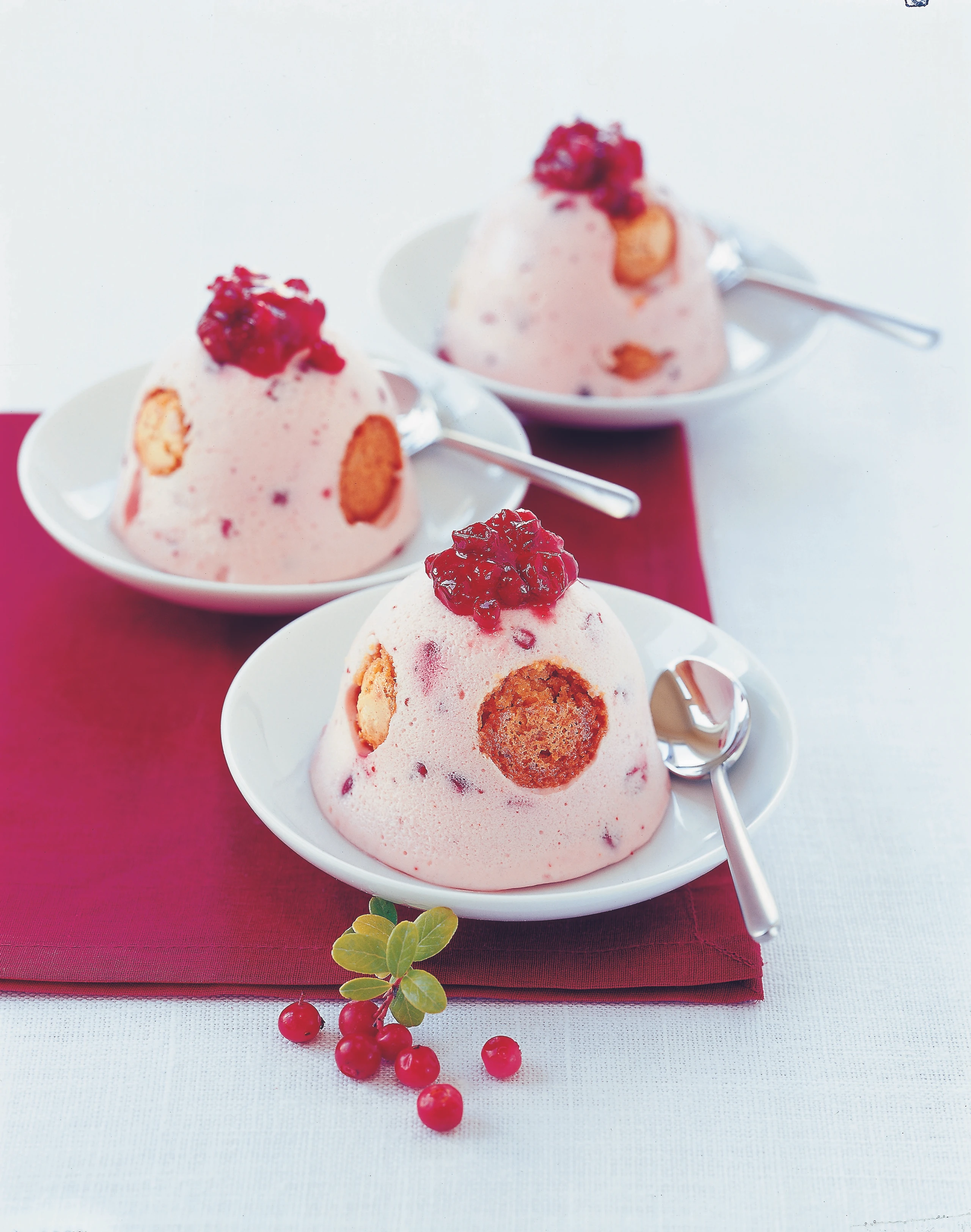 Preiselbeer-Creme mit Amaretti