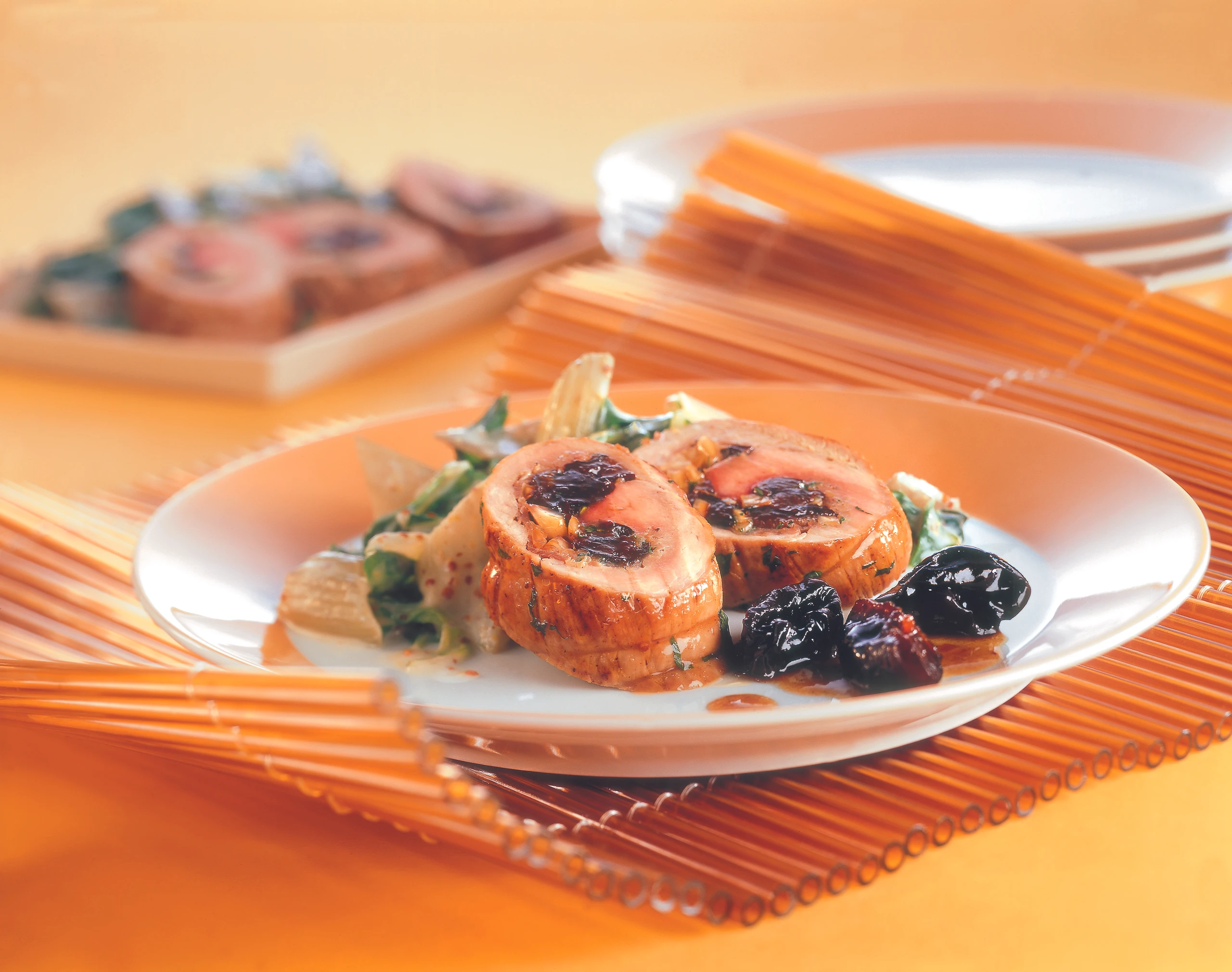 Gefülltes Schweinsfilet auf cremigem Senf-Mangold