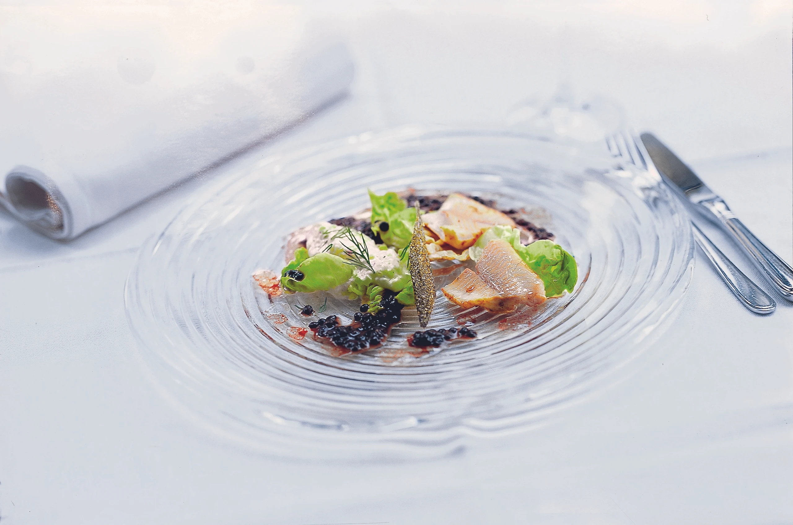 Forellentatar auf Salatherzen und Linsen