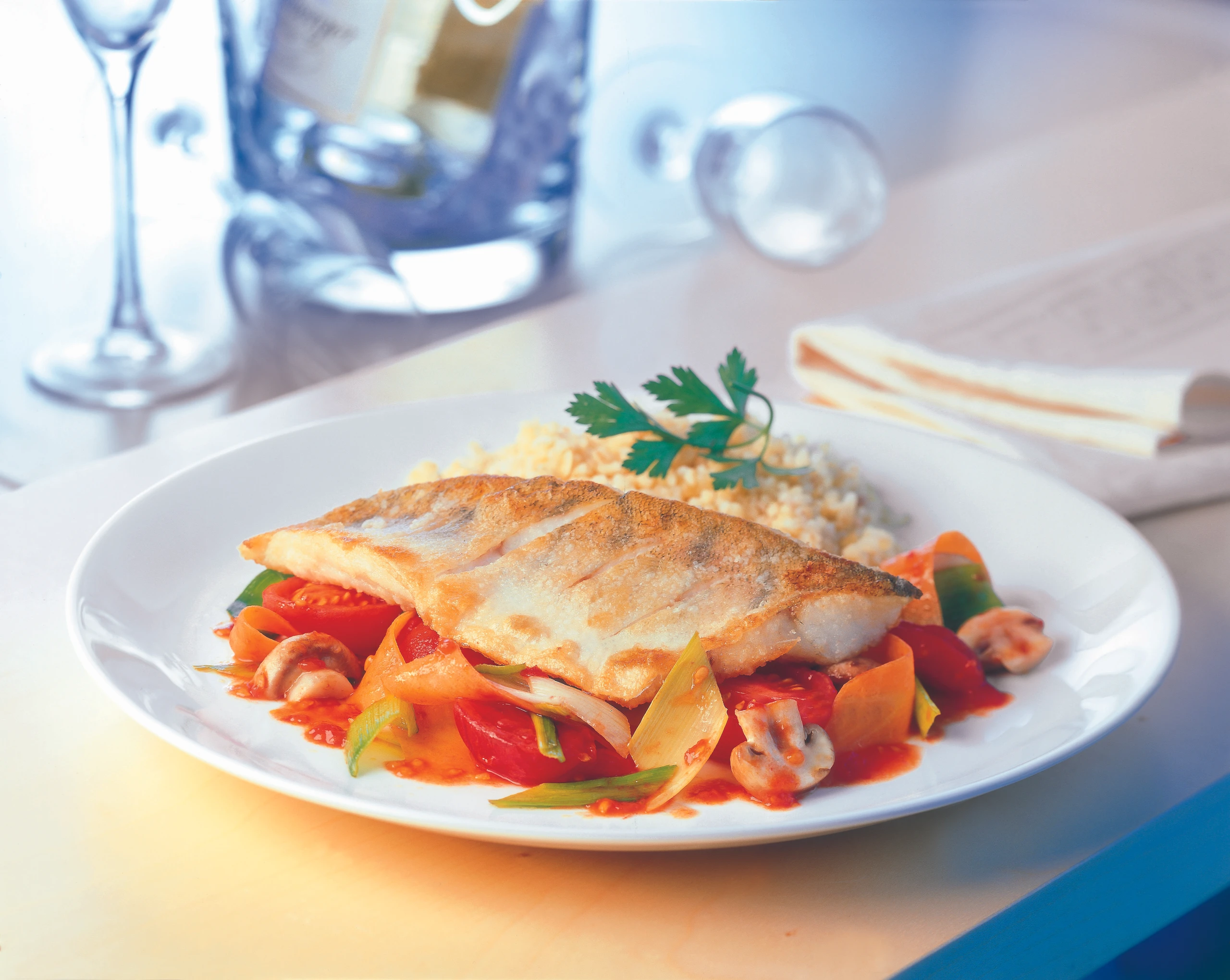 Zanderfilet auf Wokgemüse mit Bulgur