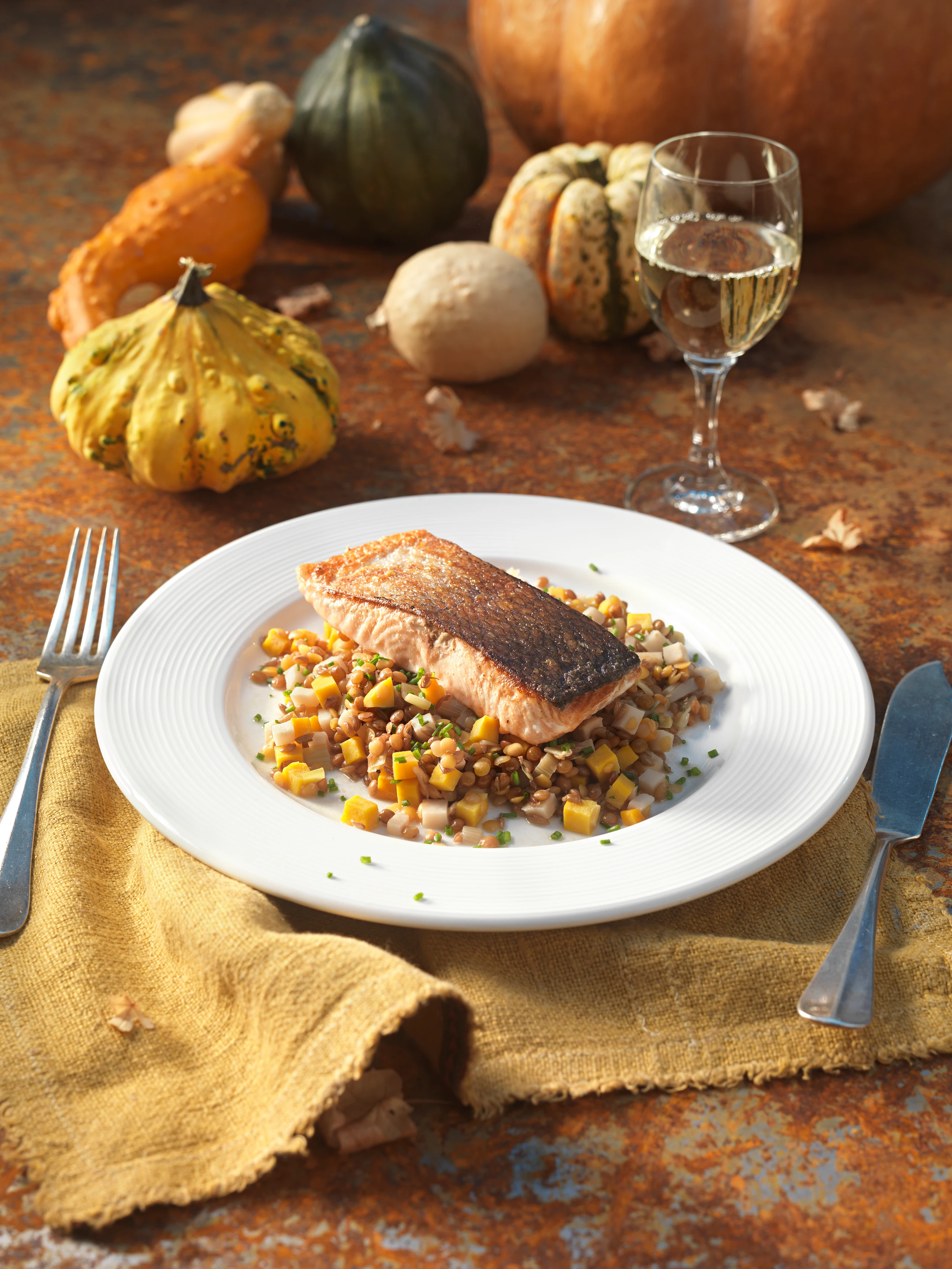 Lachs mit Wurzelgemüse und Berglinsen