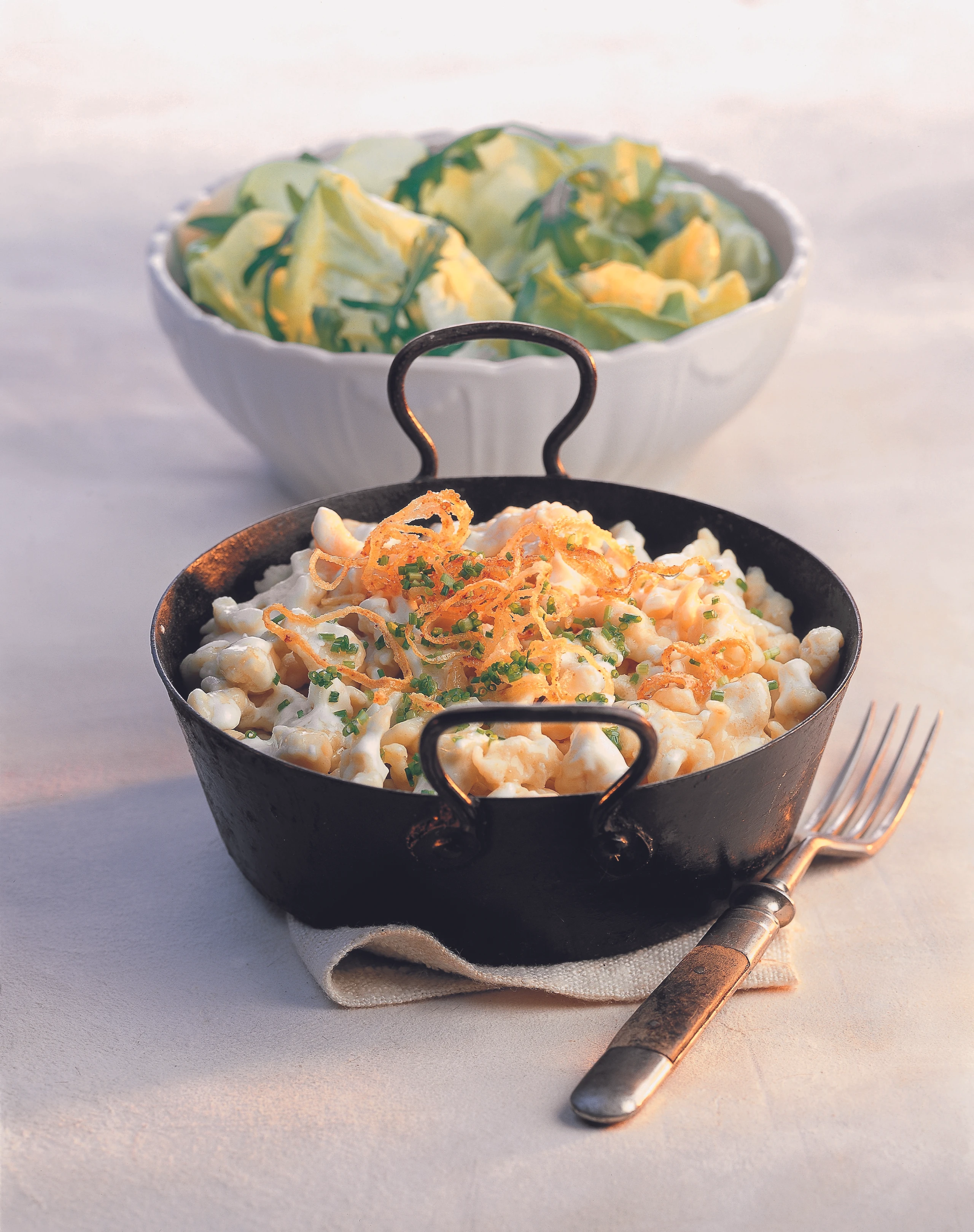 Käsknöpfle mit Röstzwiebel und Salat