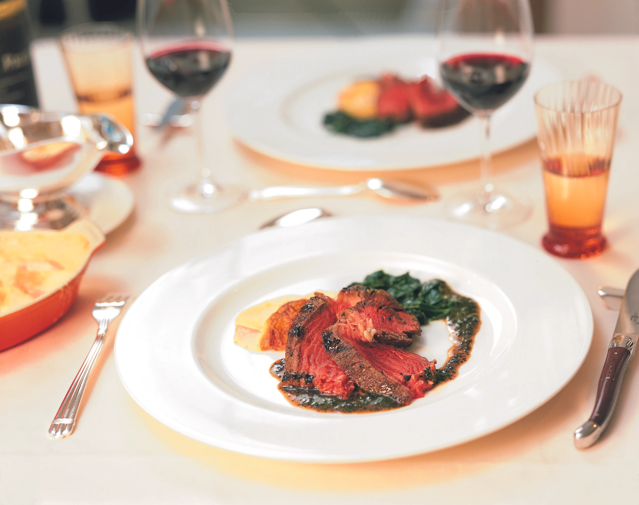 Rindskotelett in Rotwein-Sauce mit Erdäpfel-Kürbis-Gratin