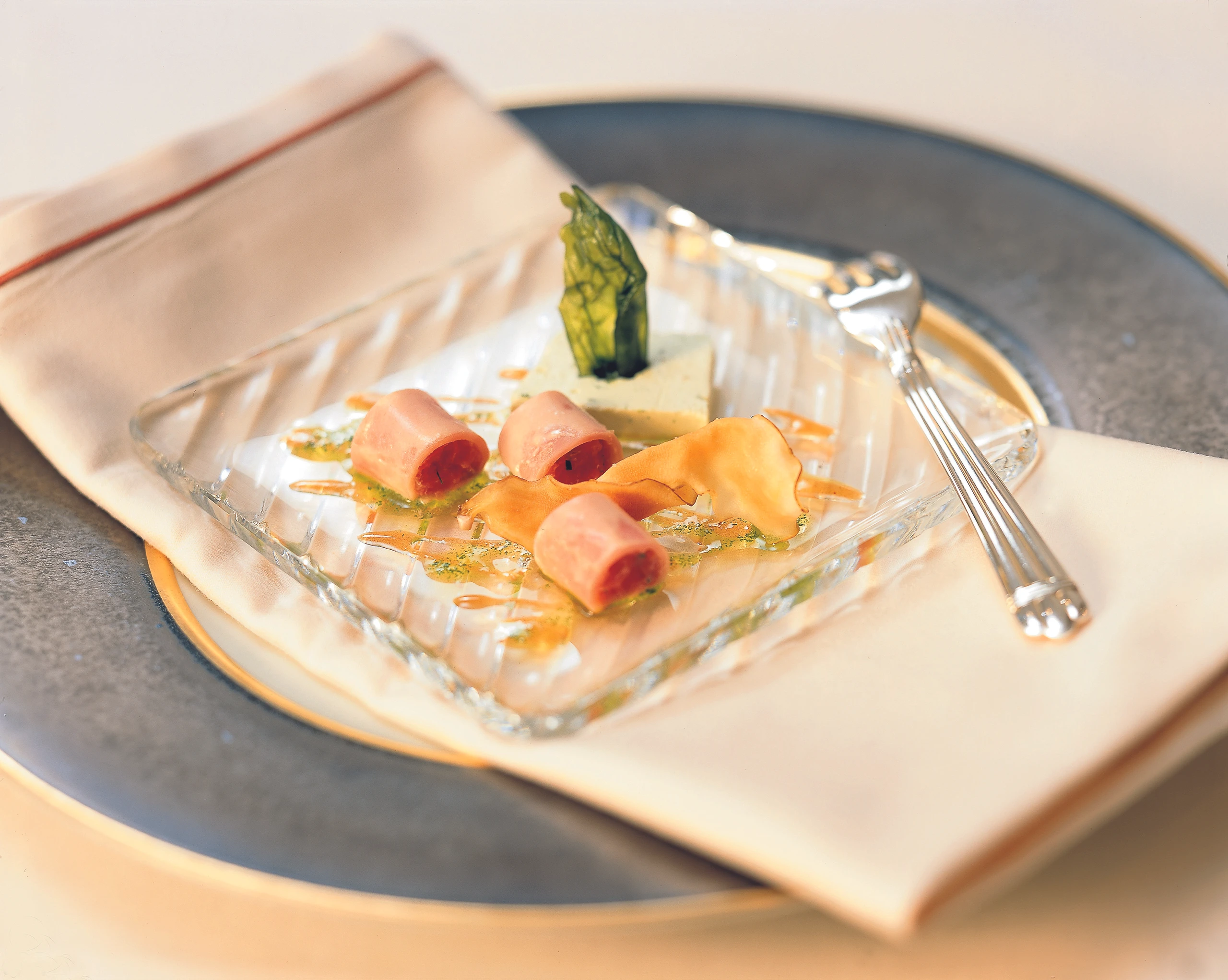 Gemüseröllchen mit Basilikum-Mousse