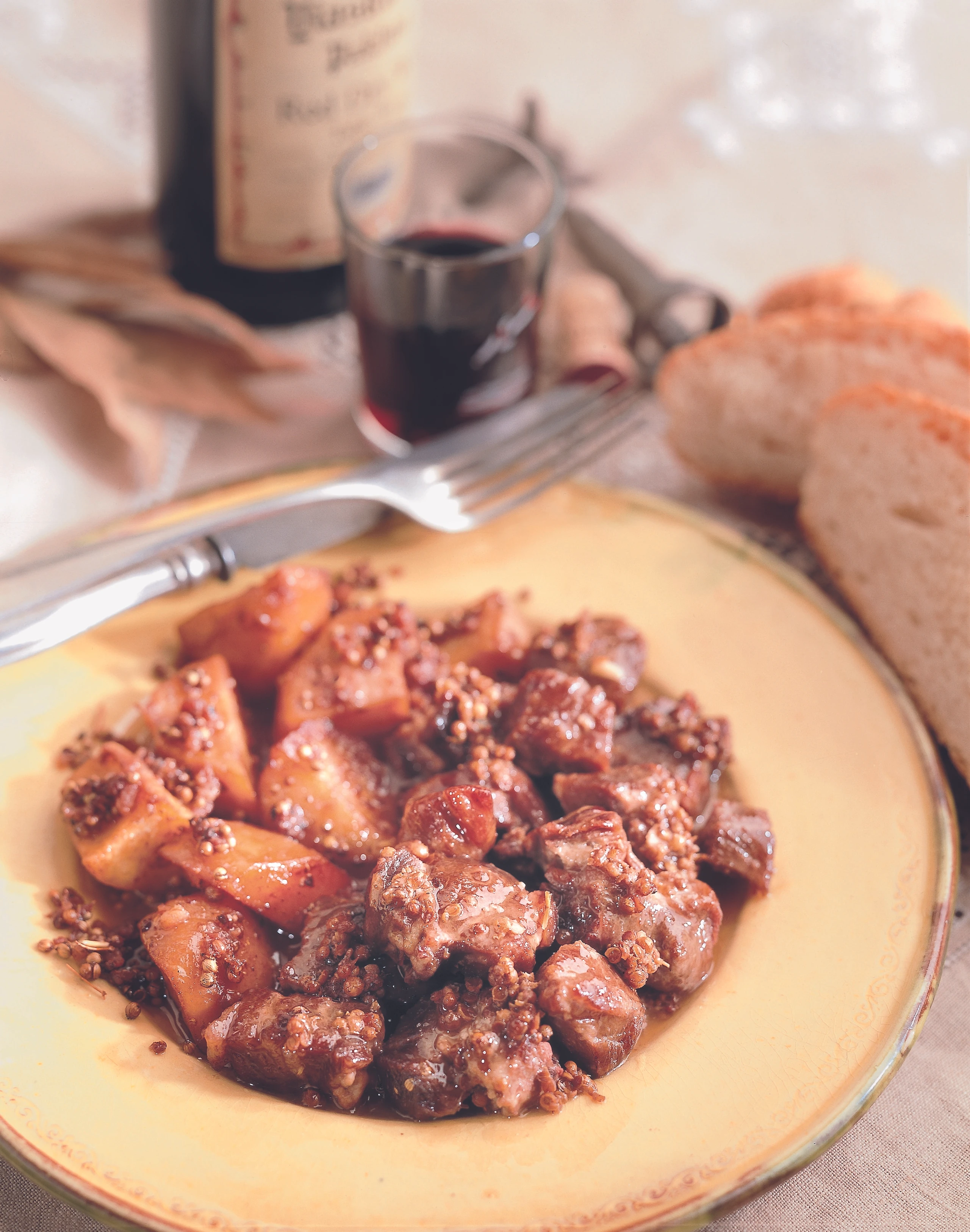 Afelia: Zypriotisches in Wein gedünstetes Schweinefleisch