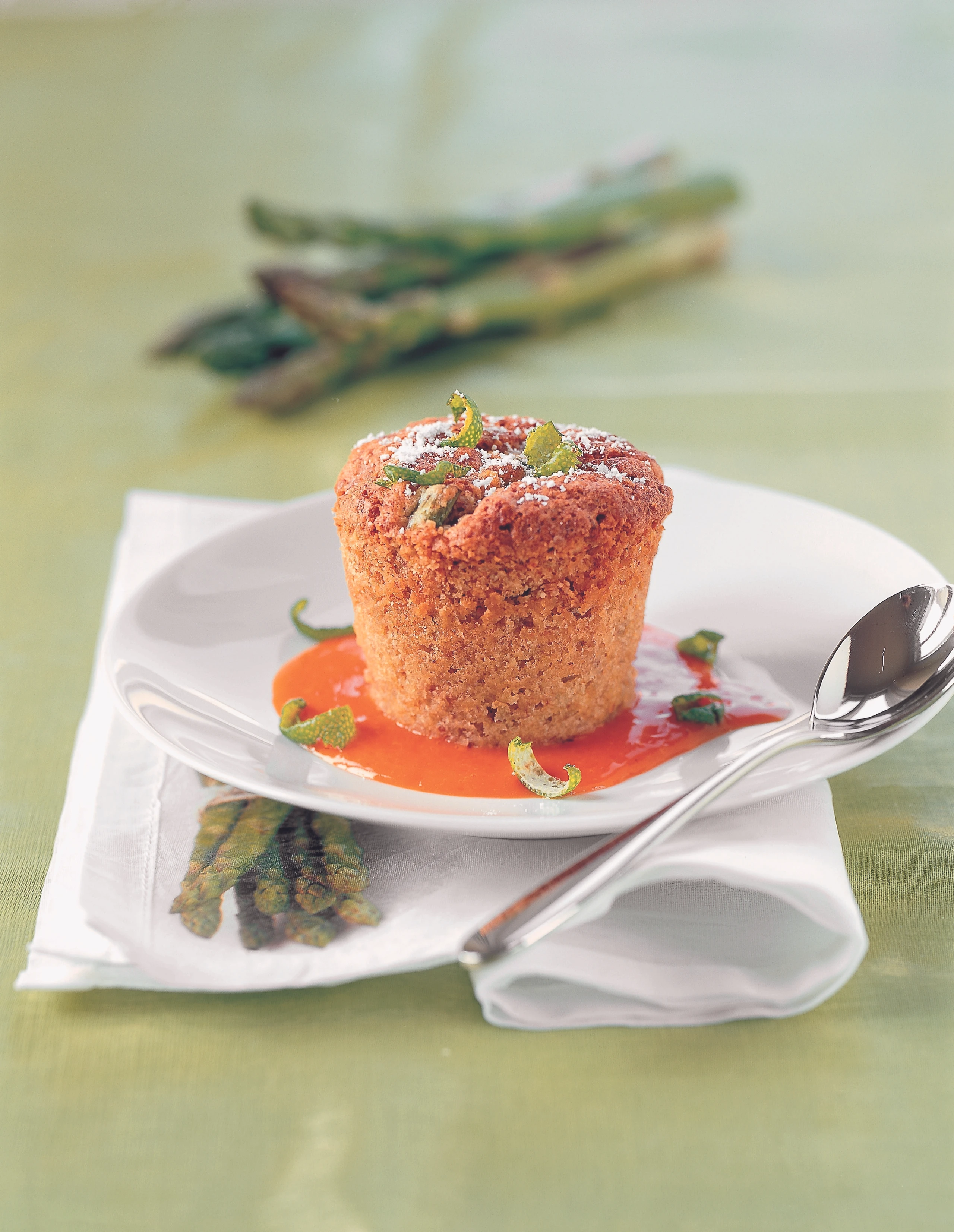 Süßer Spargelpudding mit Karottensauce