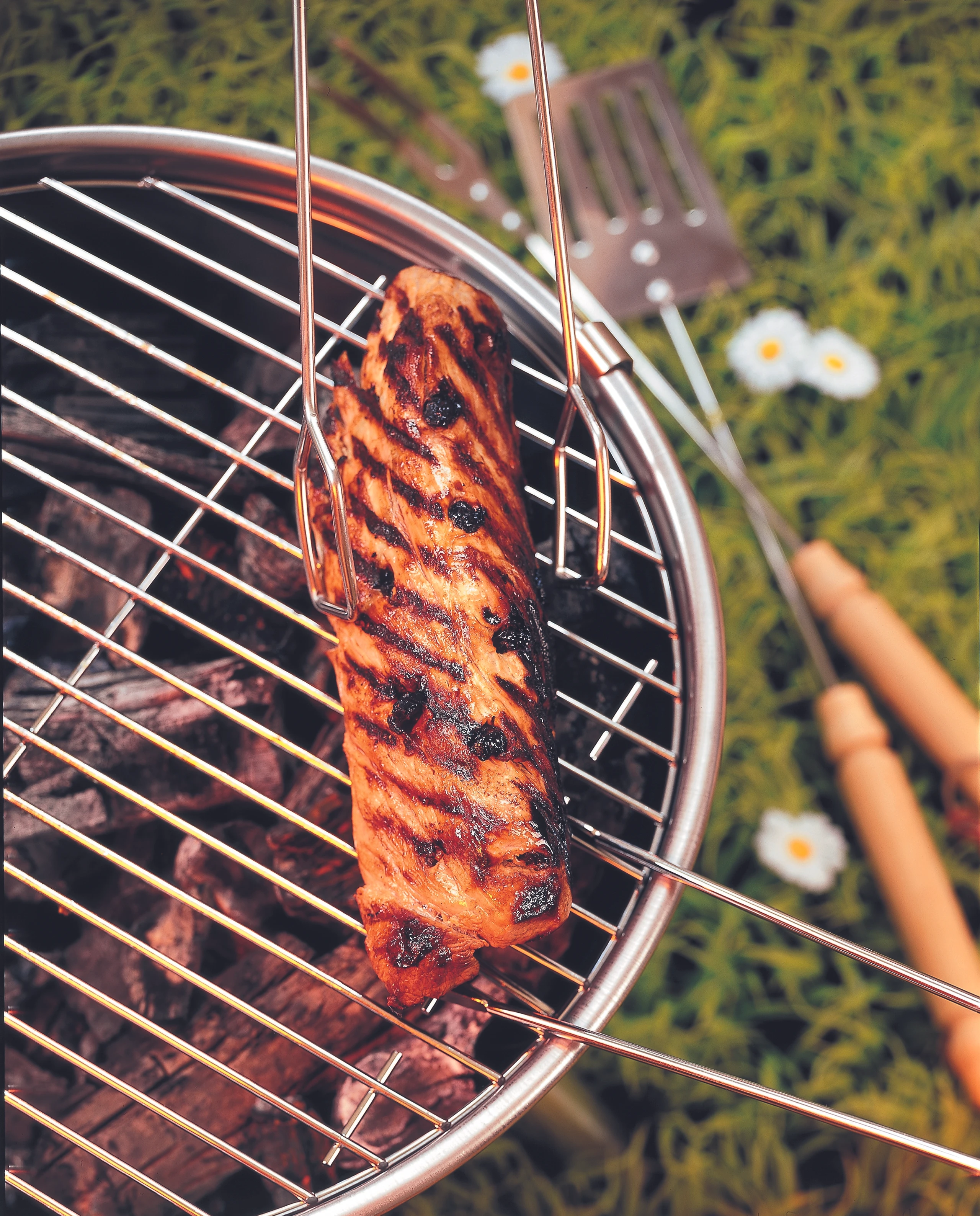 Schweinsfilet vom Grill auf Chili-Gurken