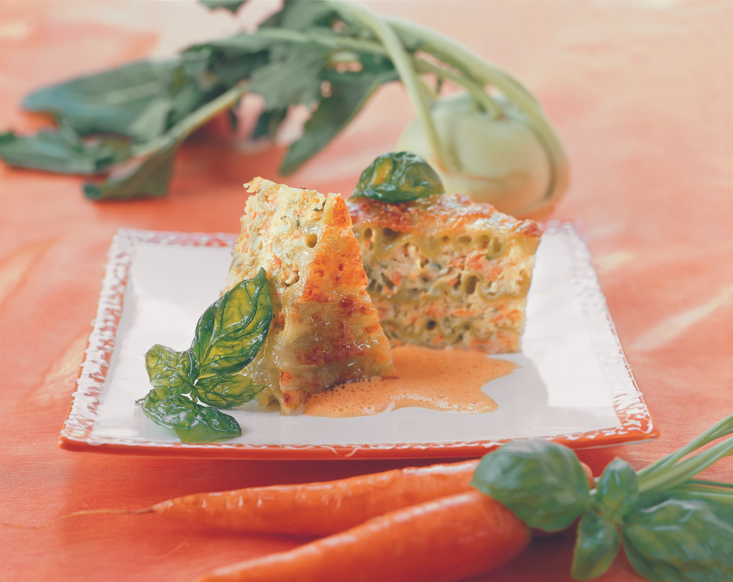 Veggie-Lasagne mit Mozzarella und Paprikasauce