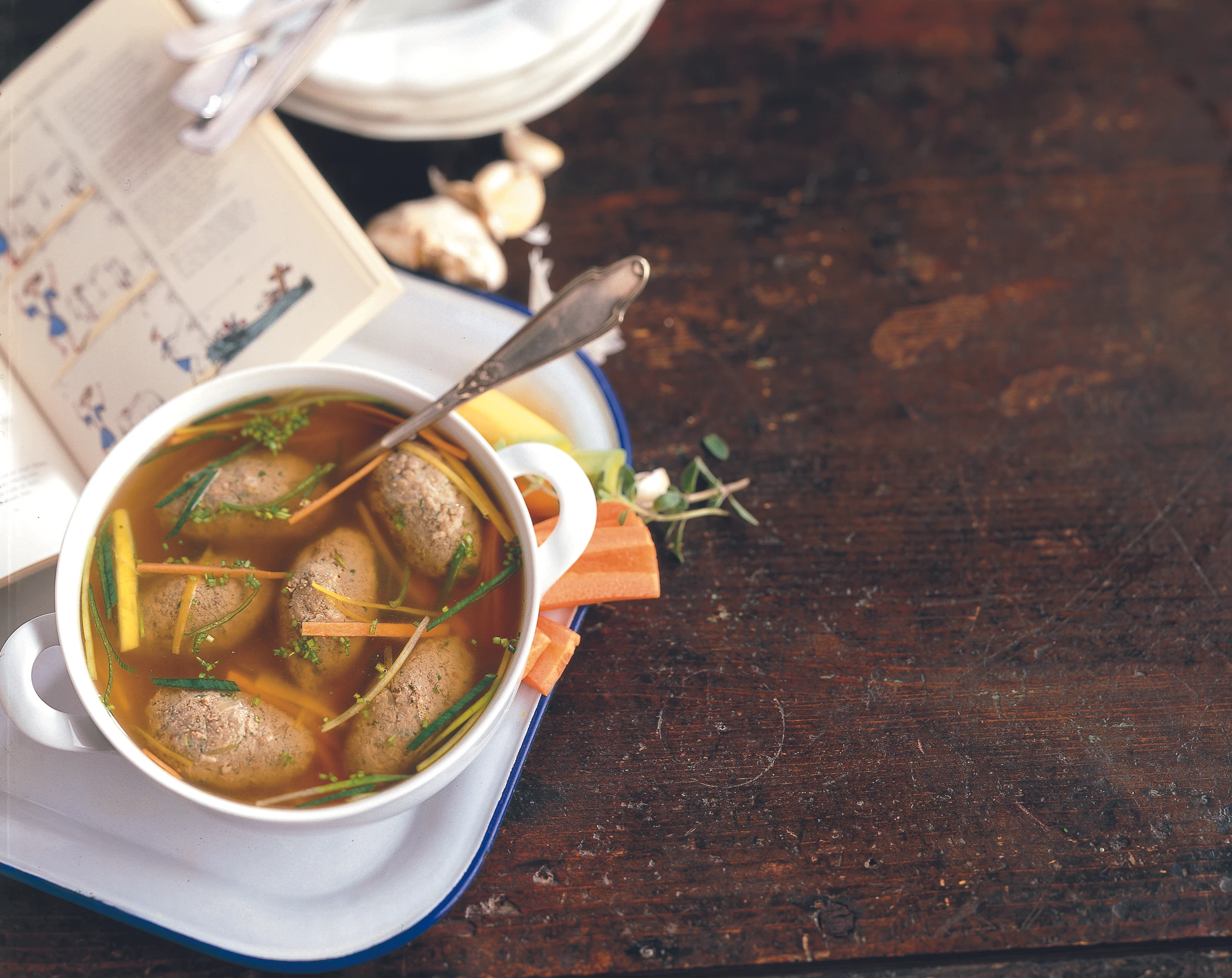 Lebernockerlsuppe mit Gemüse