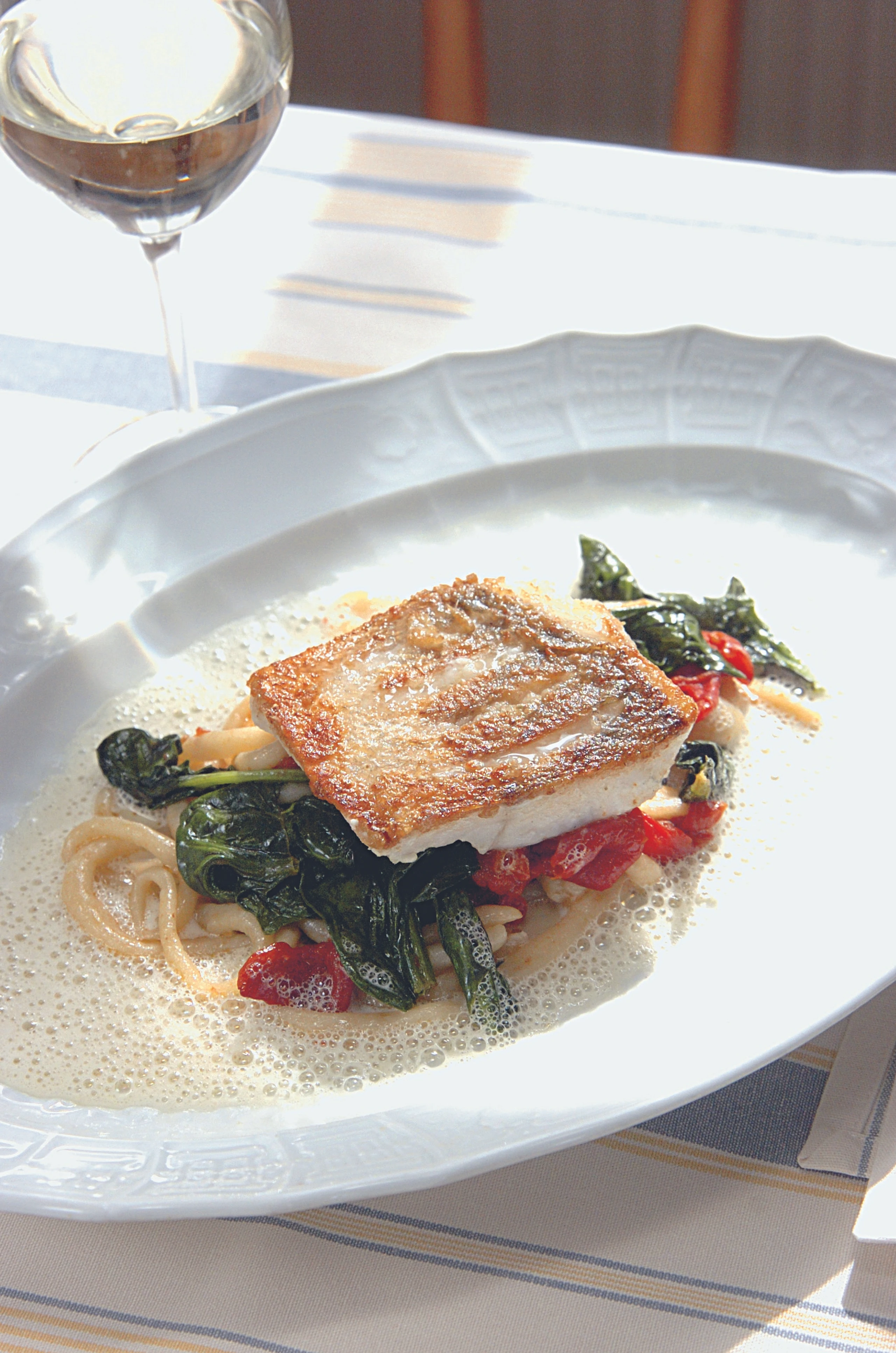 Zander auf Blattspinat mit Thymiansauce und Erdäpfelnudeln