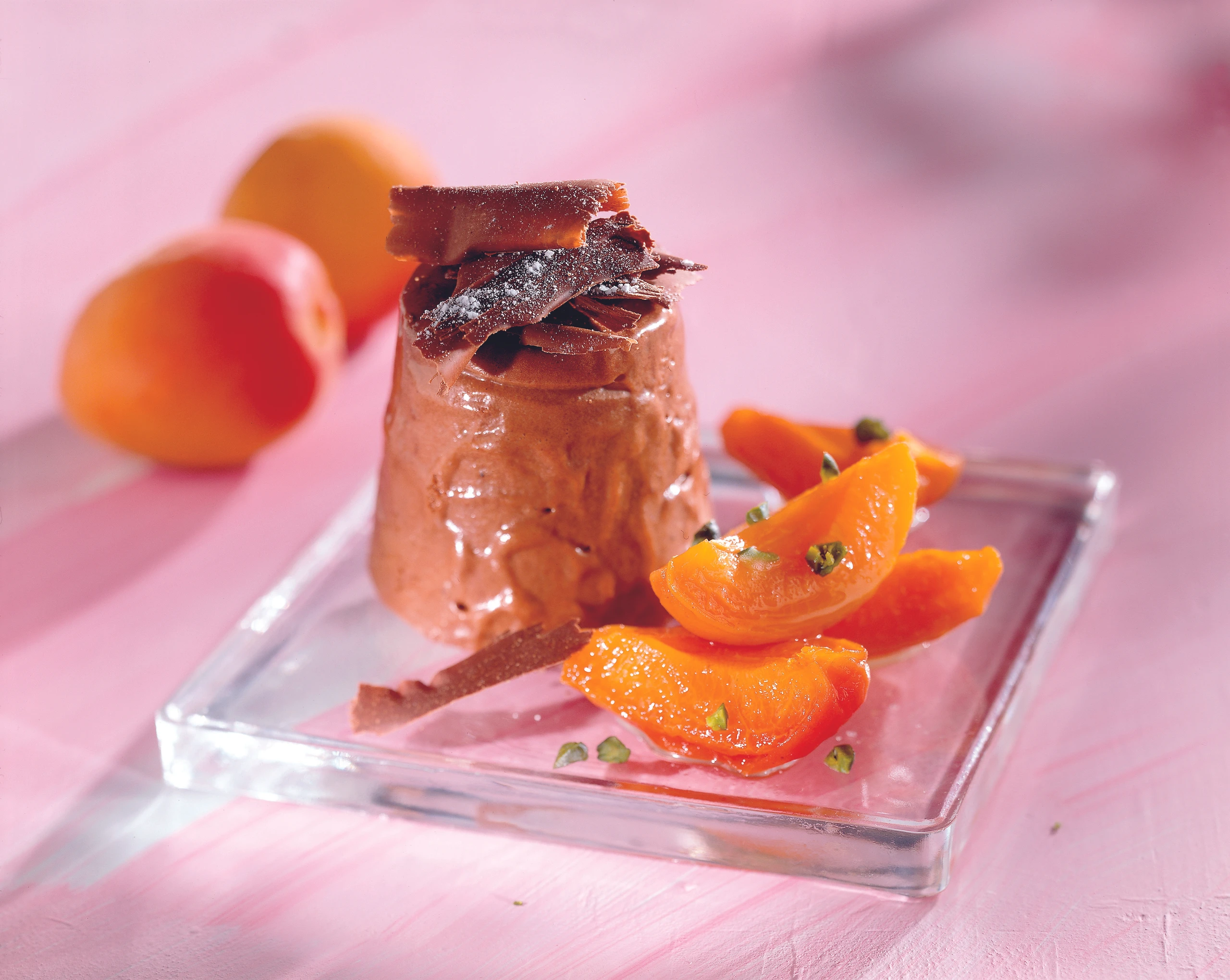 Schoko-Parfait mit gedünsteten Marillen