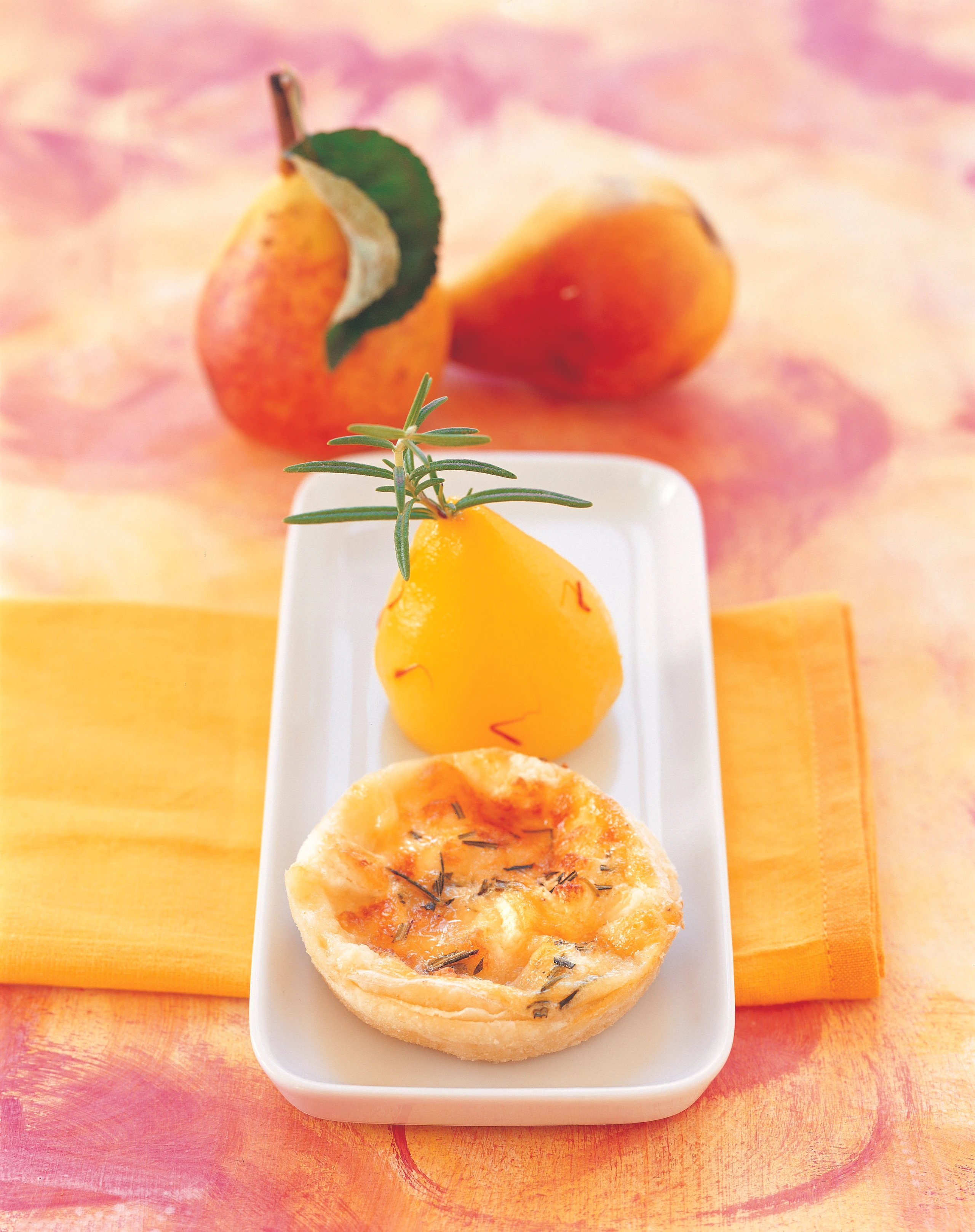 Ziegenkäse-Tartelettes mit Safranbirnen