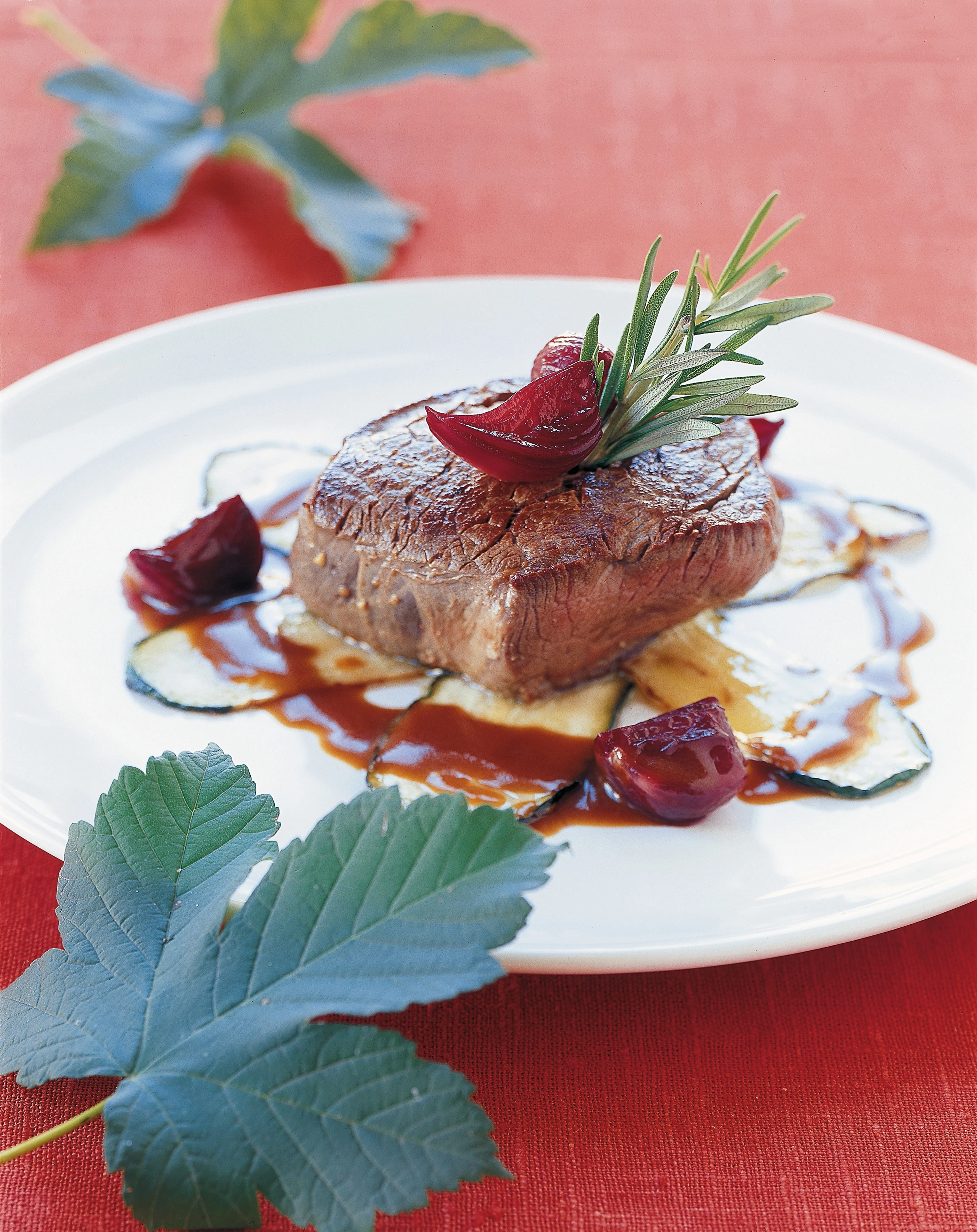 Bison-Steaks mit Balsamessig-Schalotten