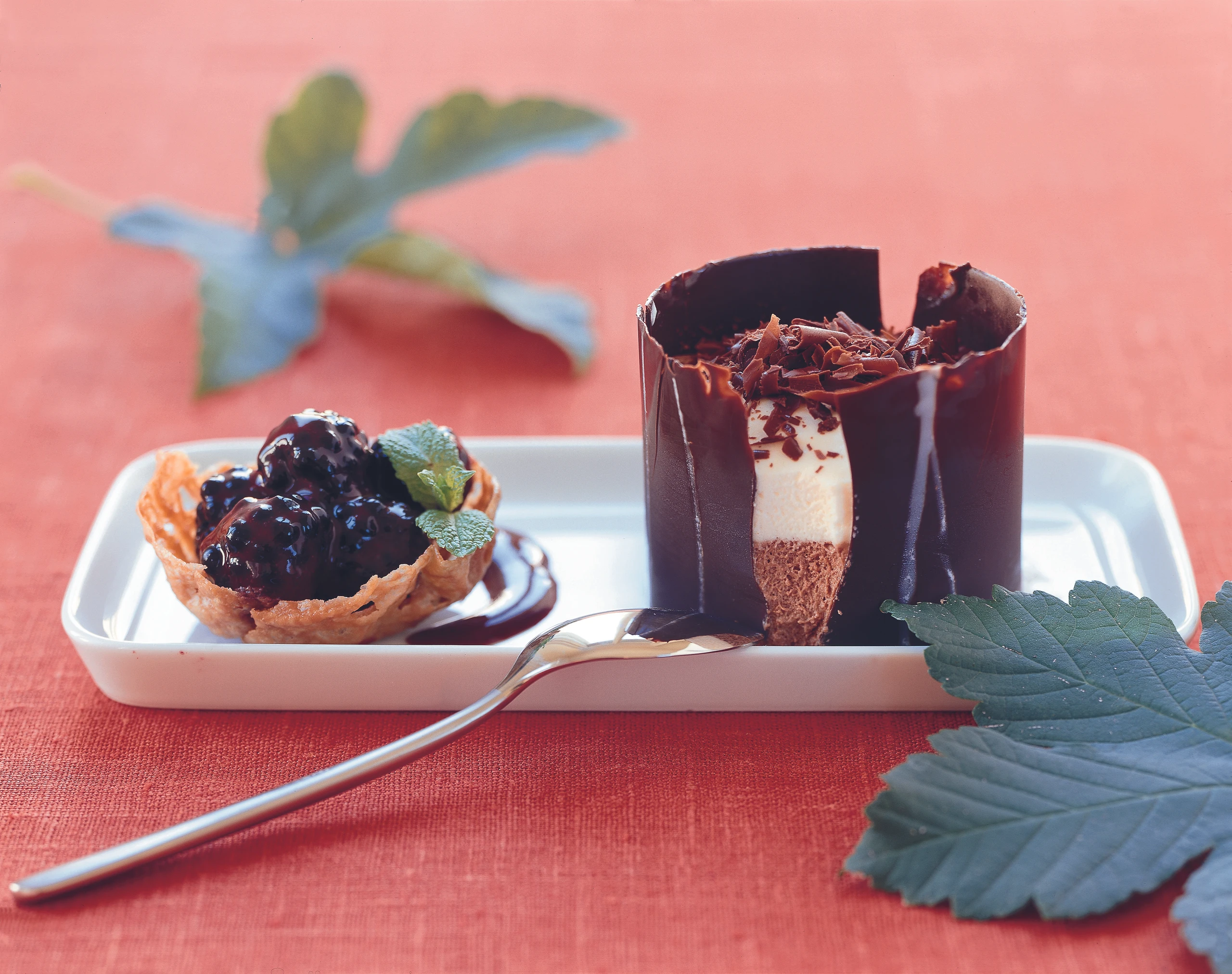 Schokotörtchen mit marinierten Brombeeren