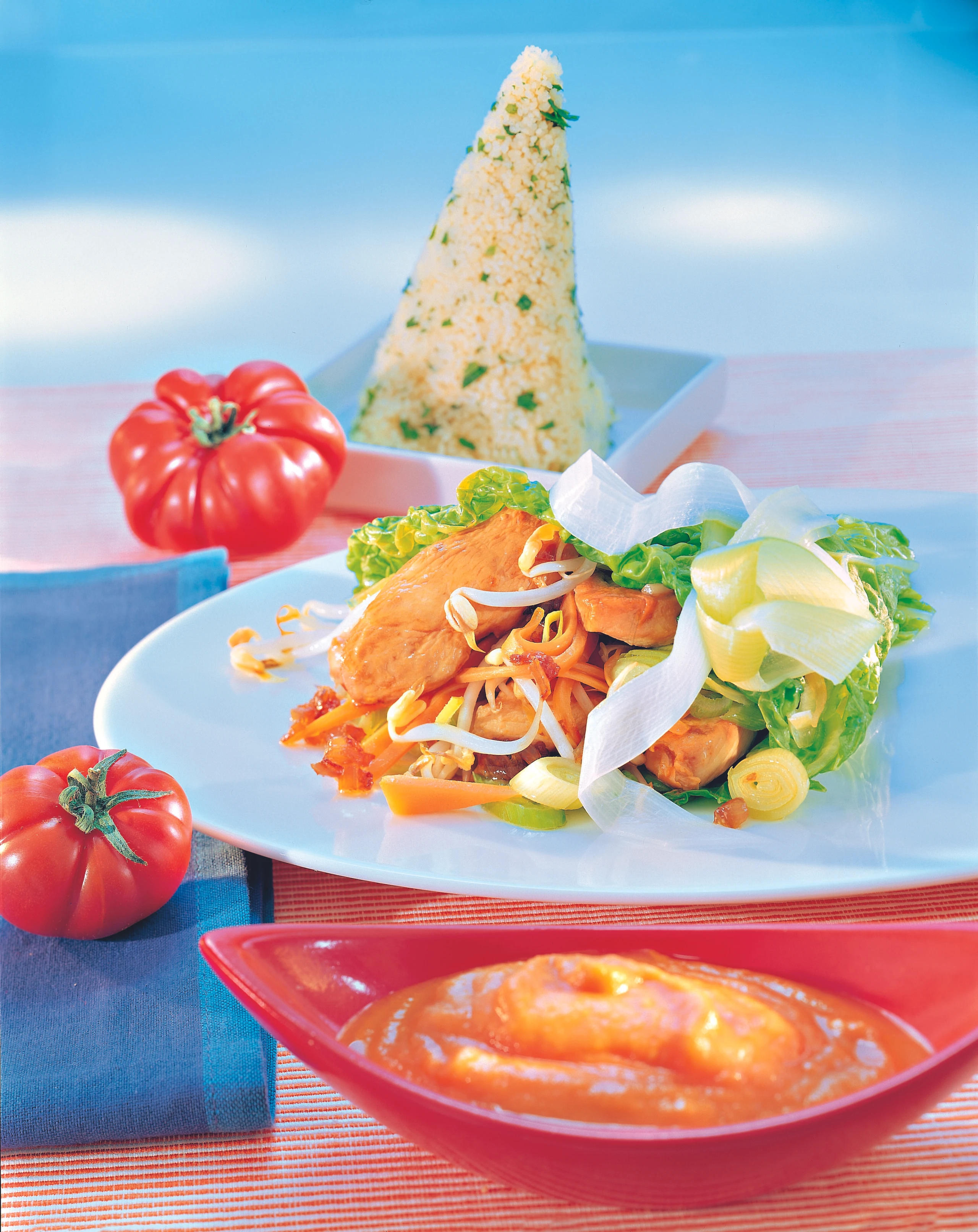 Schnell gewickelte Kohlrouladen mit Kürbis-Paradeissauce