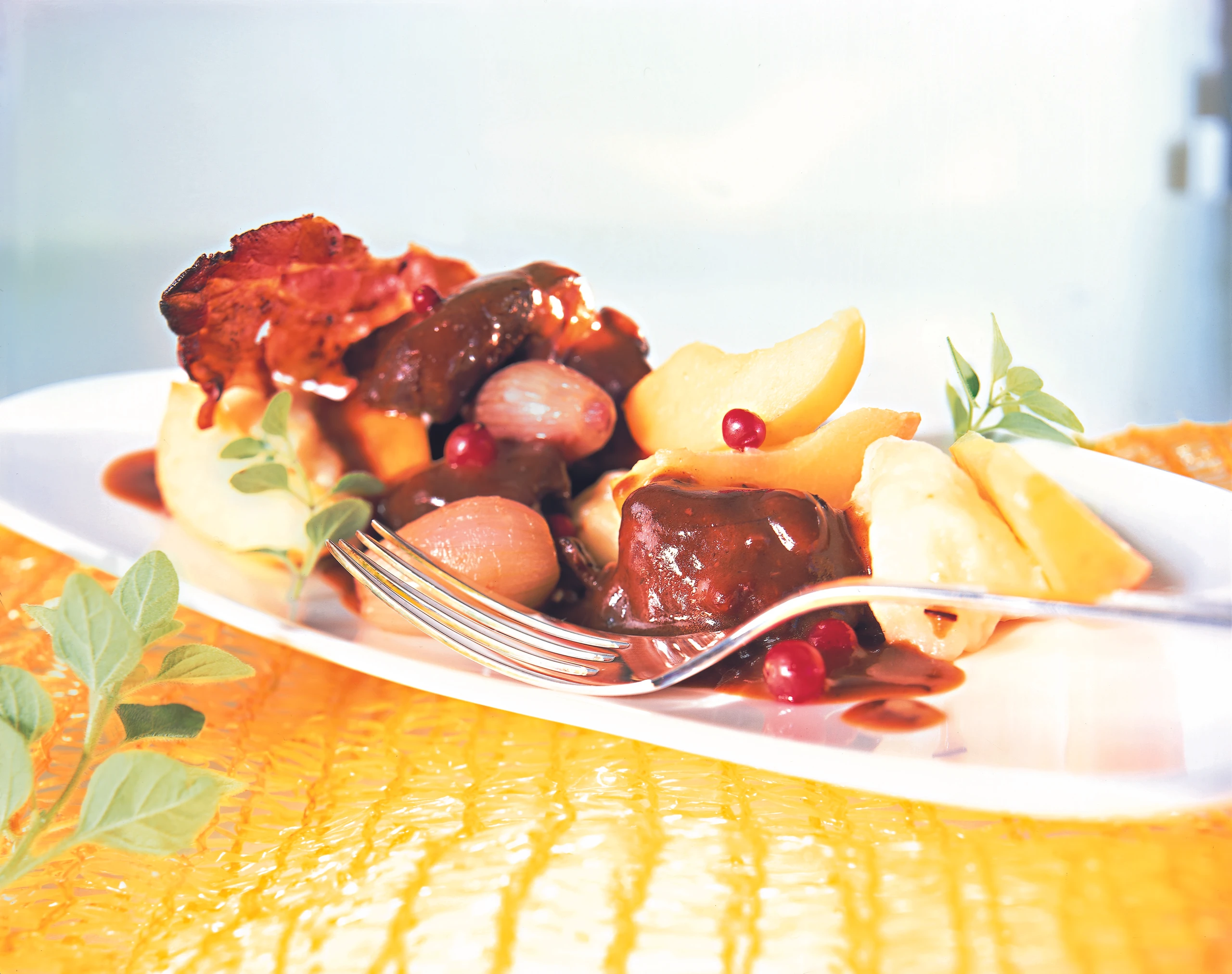 Hasenpfeffer mit Apfelnockerln