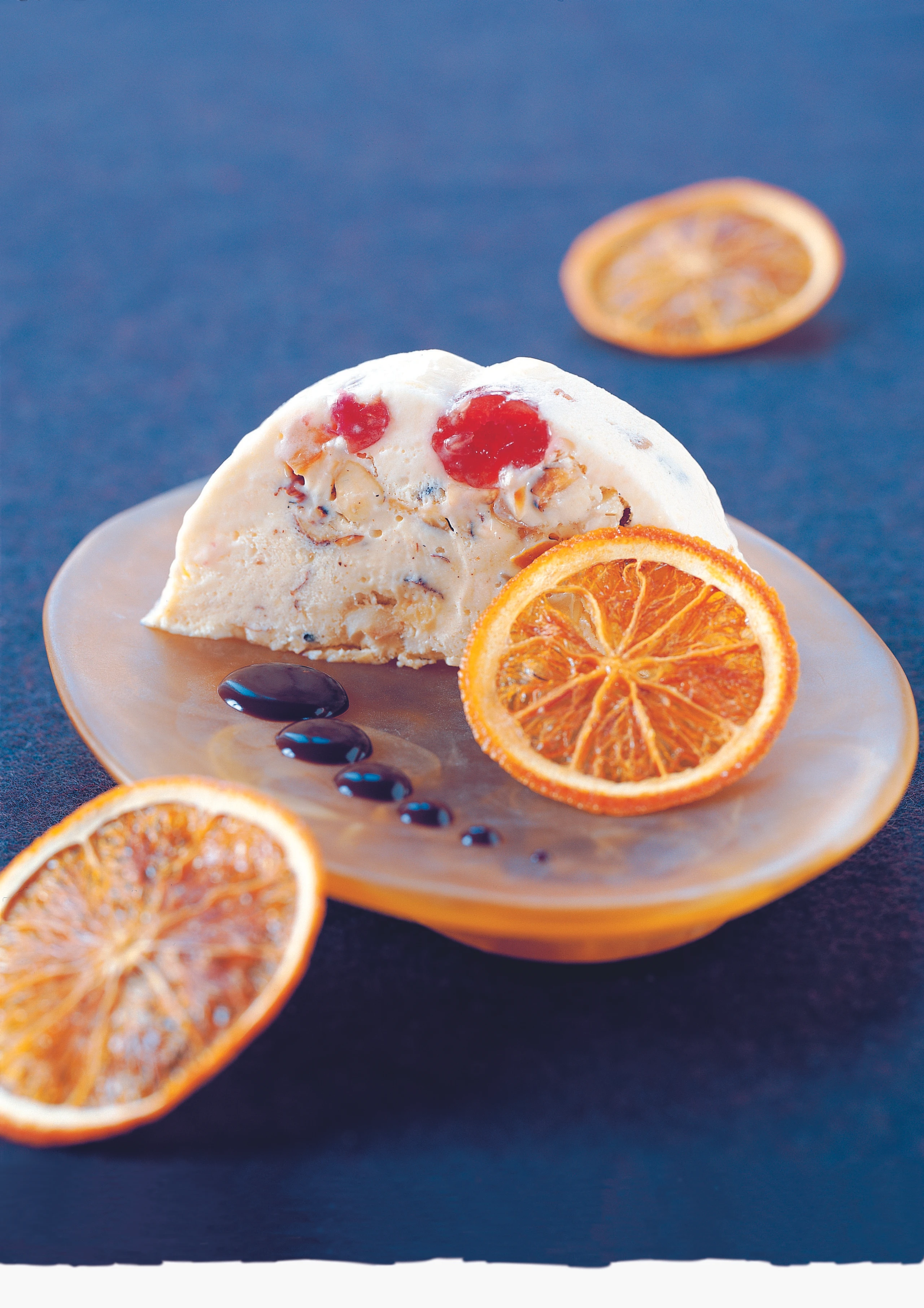 Christstollen-Parfait mit Orangen-Schokosauce
