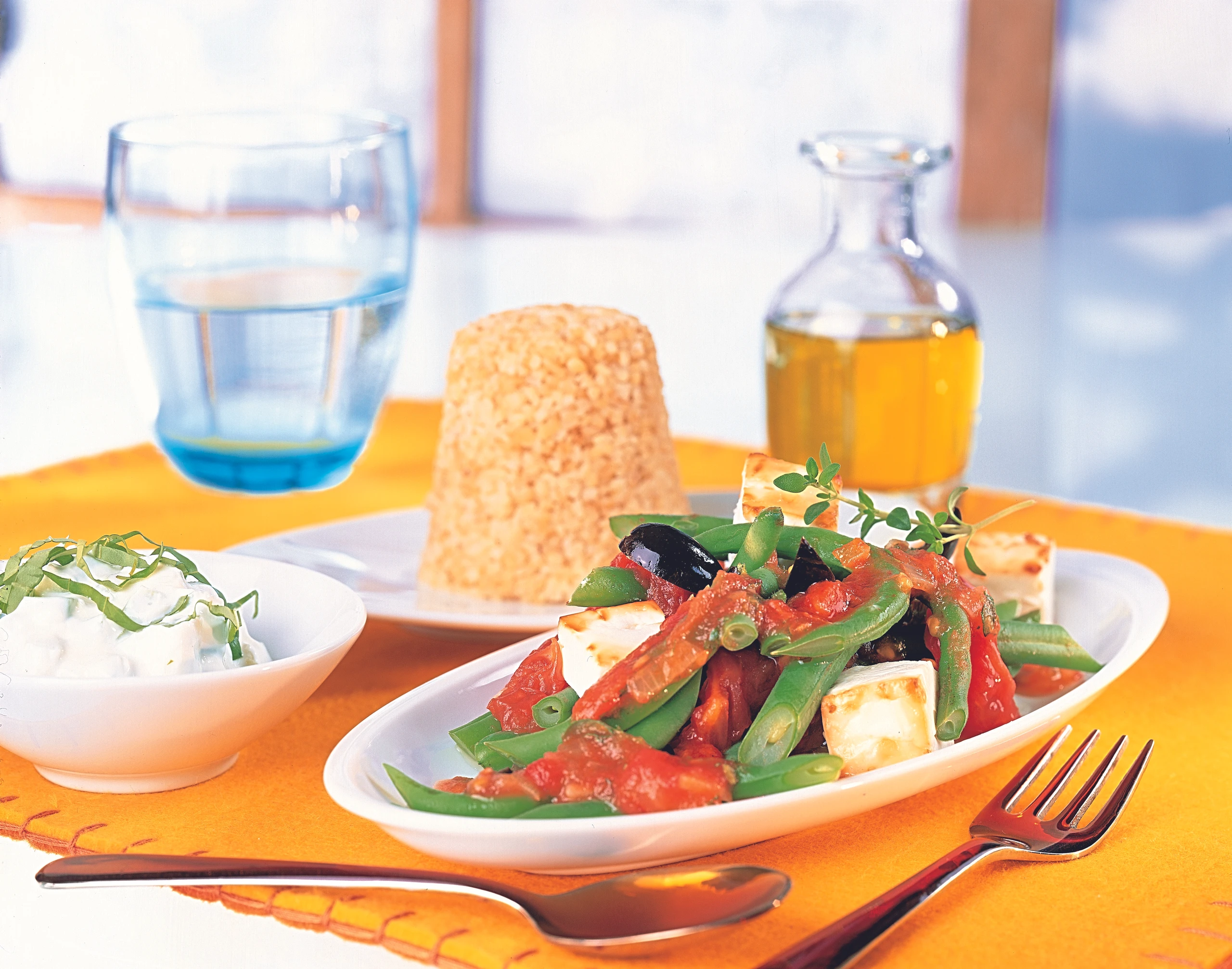 Griechische Fisolen mit gegrilltem Schafkäse