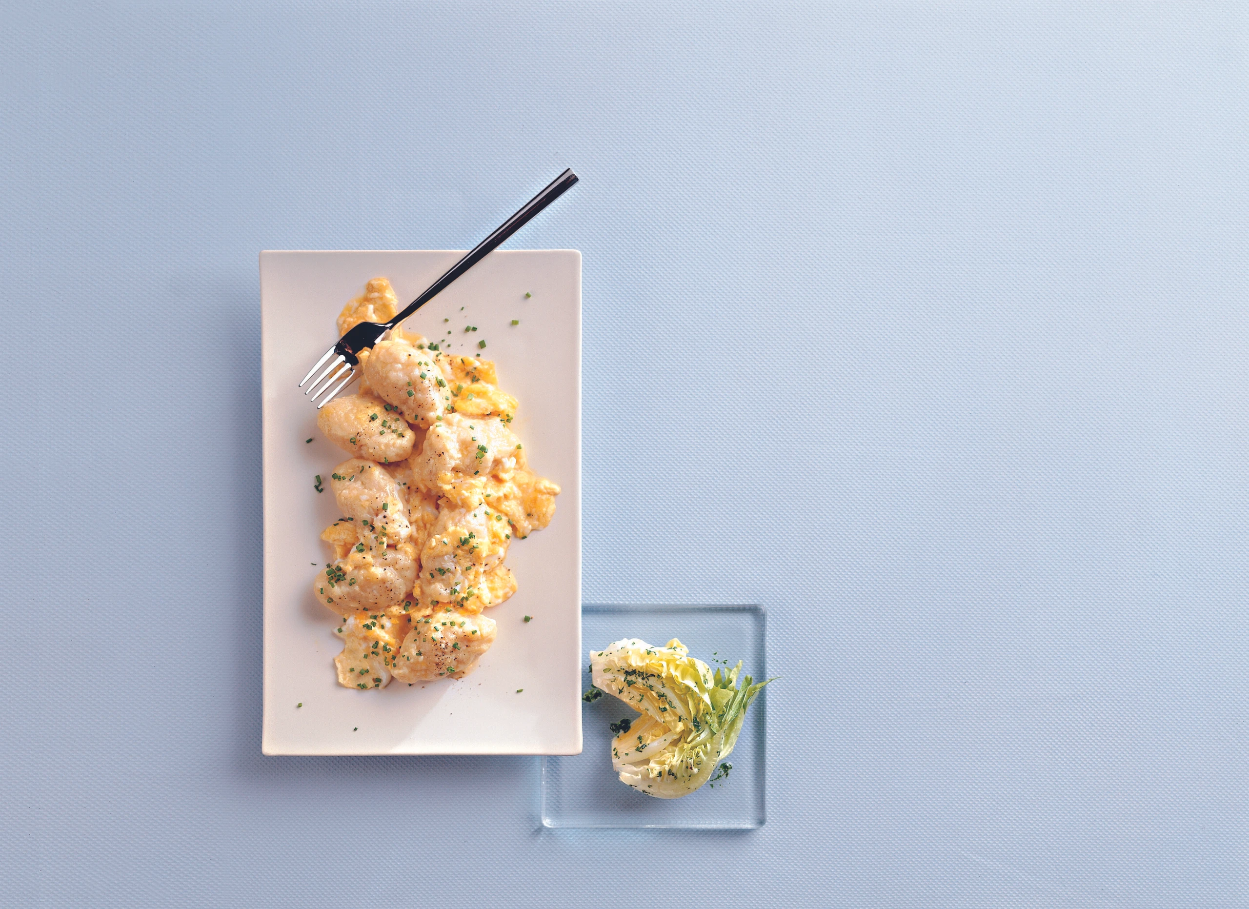 Eiernockerl mit marinierten Salatherzen