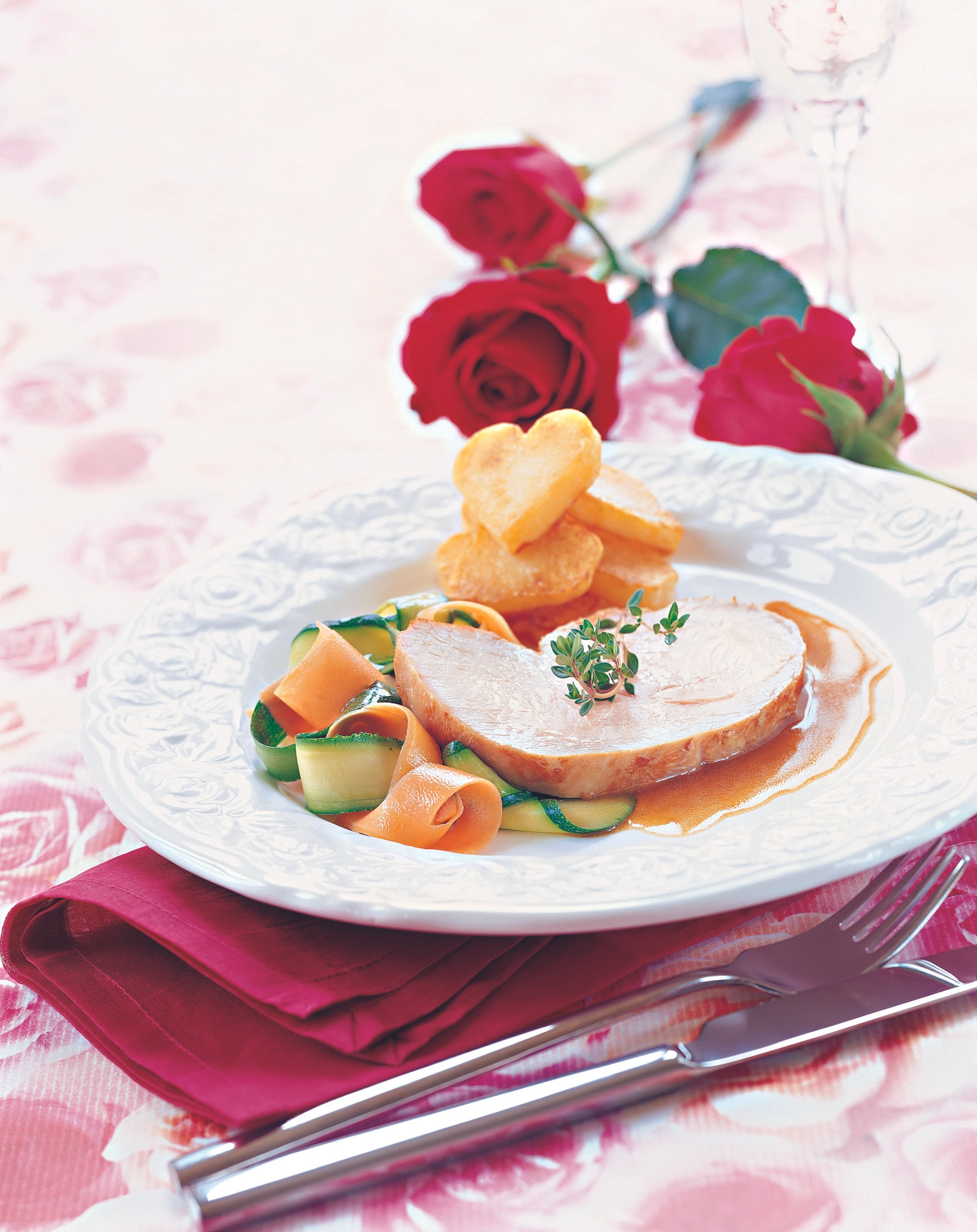 Kalbsbraten mit Thymiansaft und Gemüsenudeln