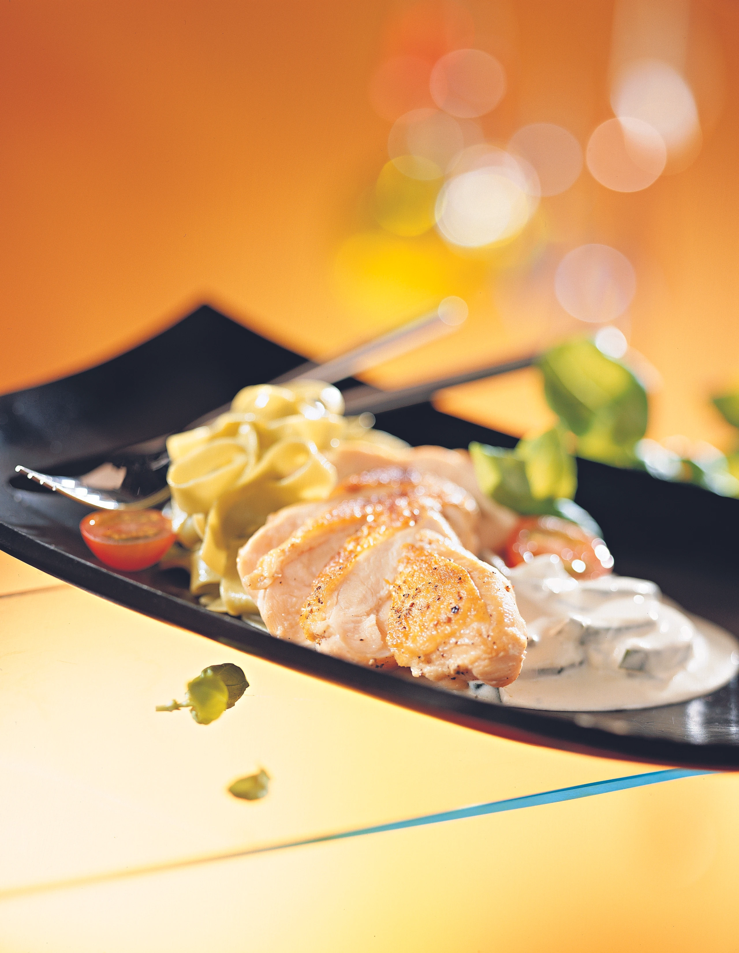 Hühnerfilets auf Gurkengemüse