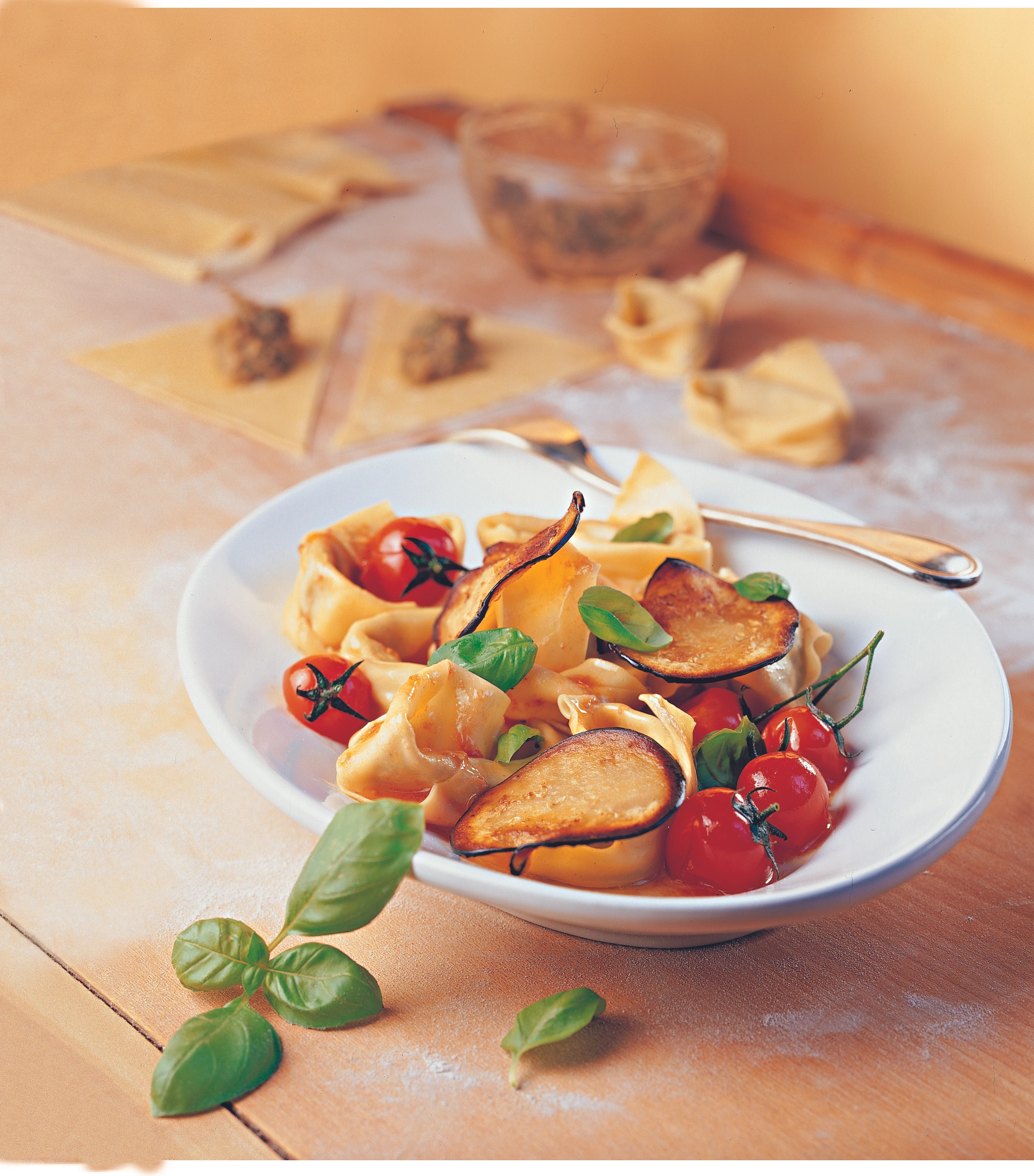 Tortellini mit Melanzani-Basilikumfülle