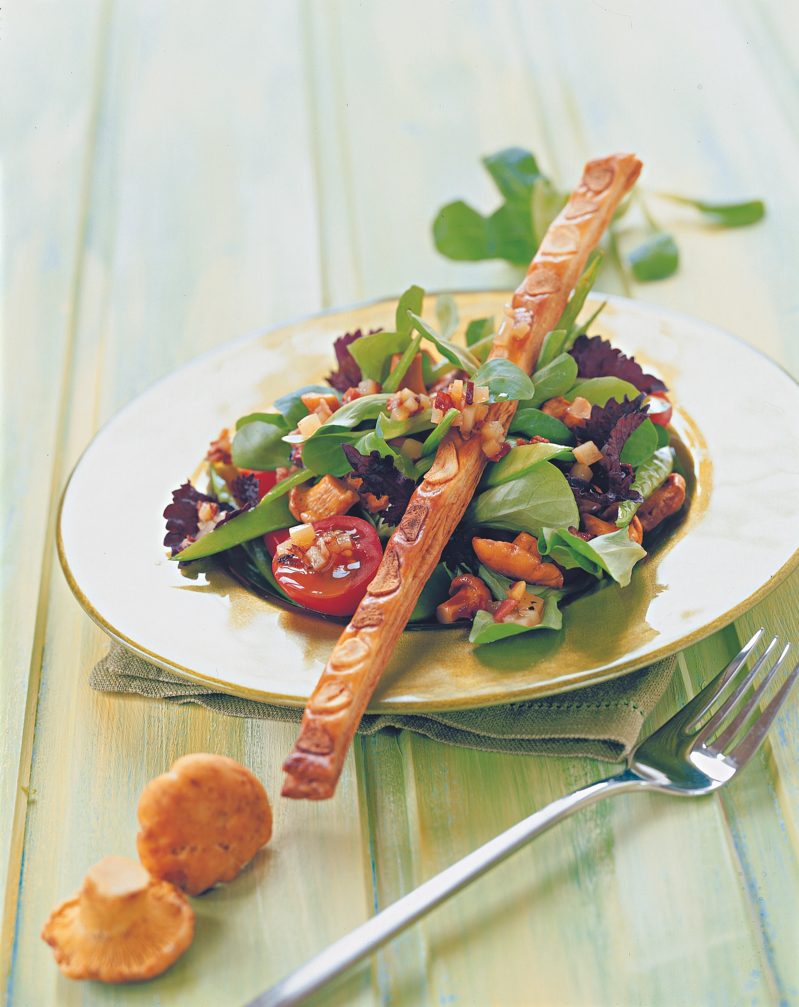 Bunter Salat mit Erdäpfel-Speck-Dressing