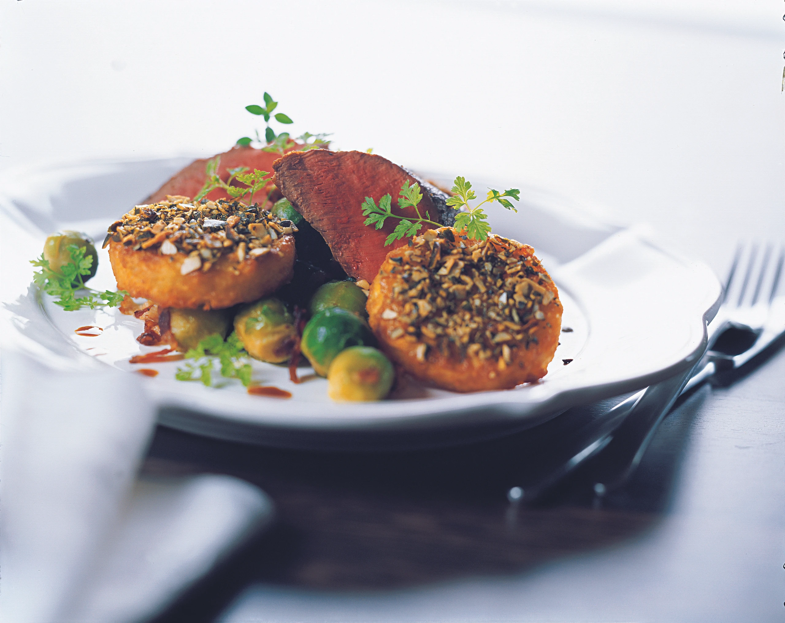 Rehfilet mit Thymian und Kohlsprossen