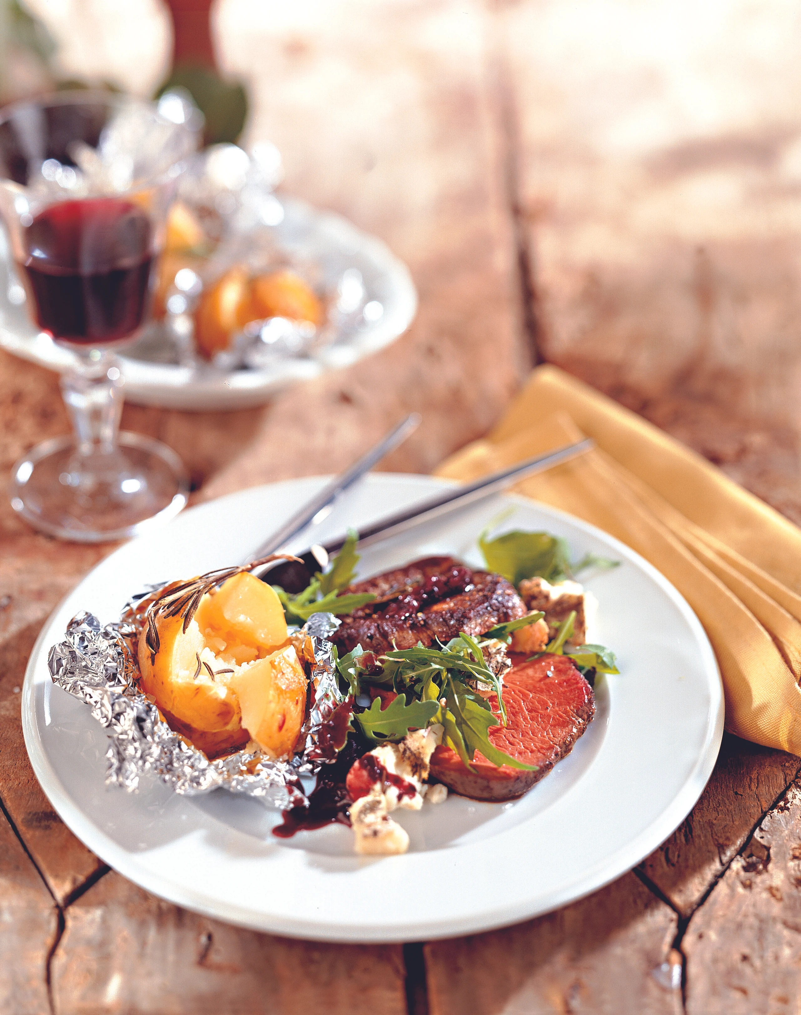 Steaks mit Rucola-Käsefülle und Grappa-Erdäpfeln
