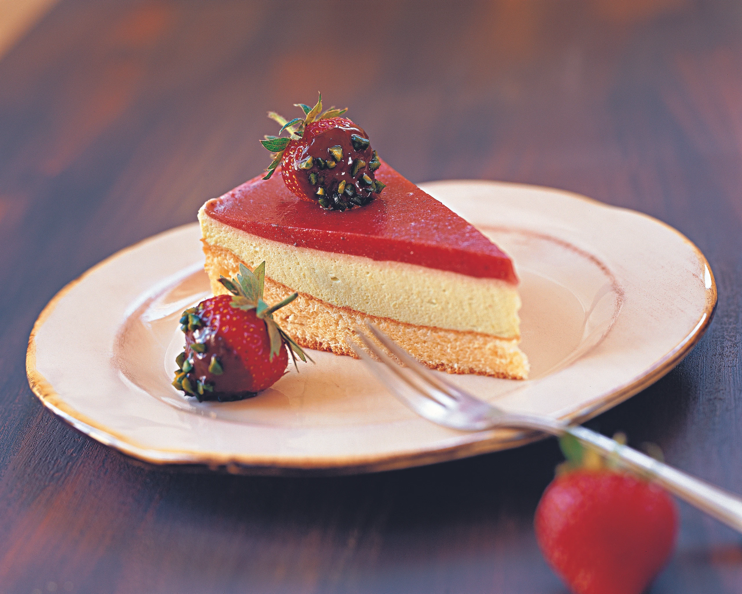 Erdbeer-Erbsentorte mit Pistazien