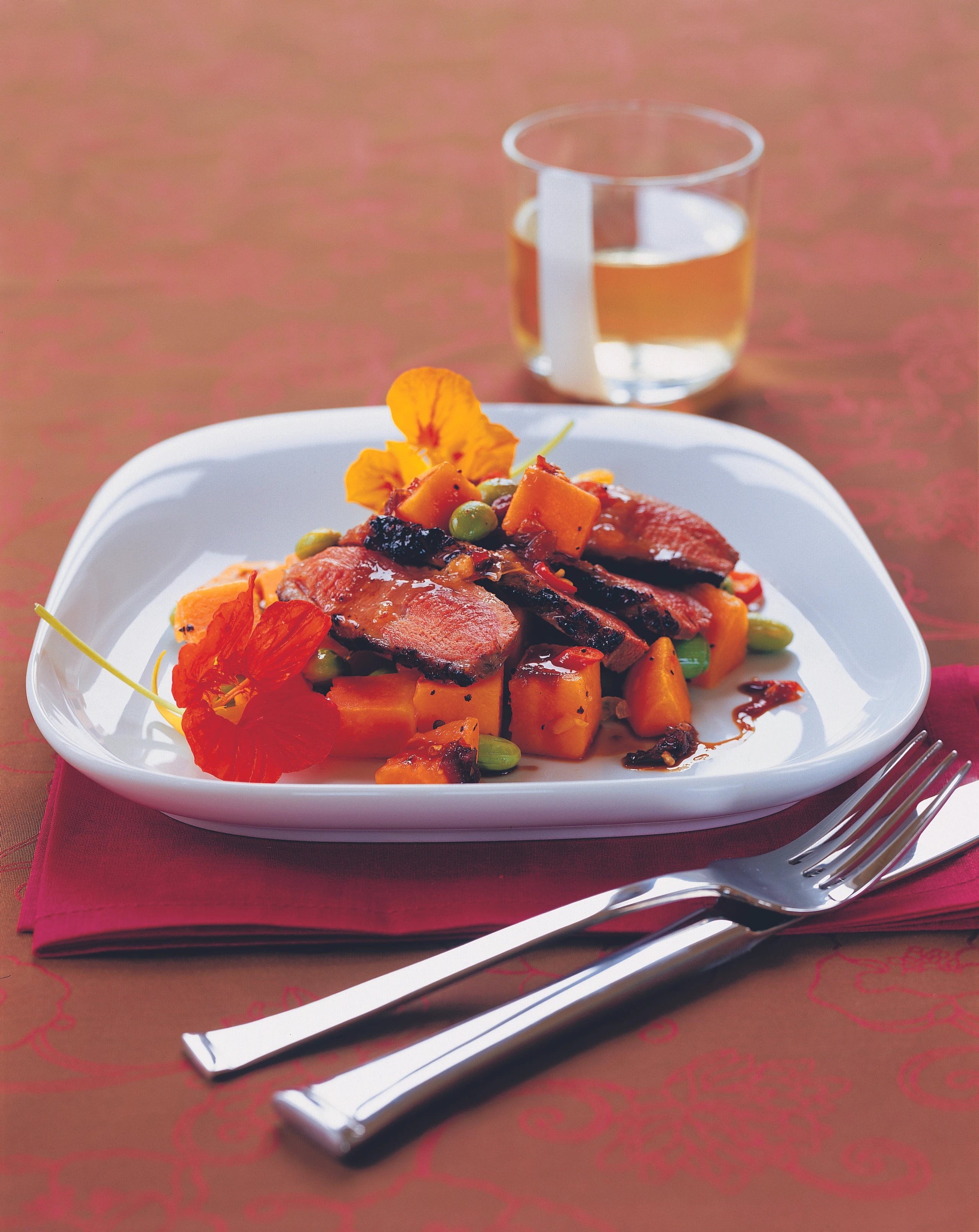 Ente süß-sauer mit Sojabohnen-Kürbis-Gemüse