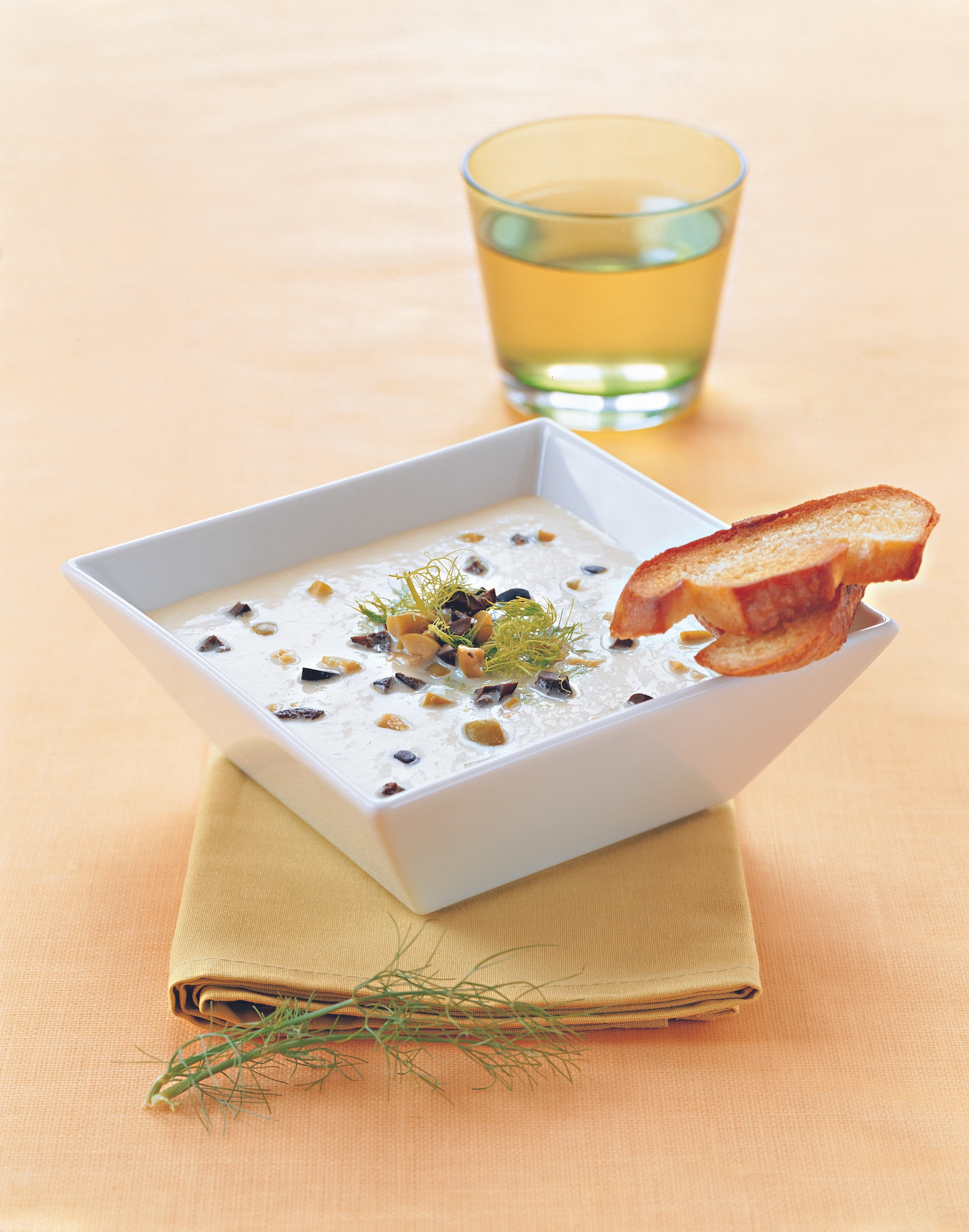 Fenchelsuppe mit Oliven