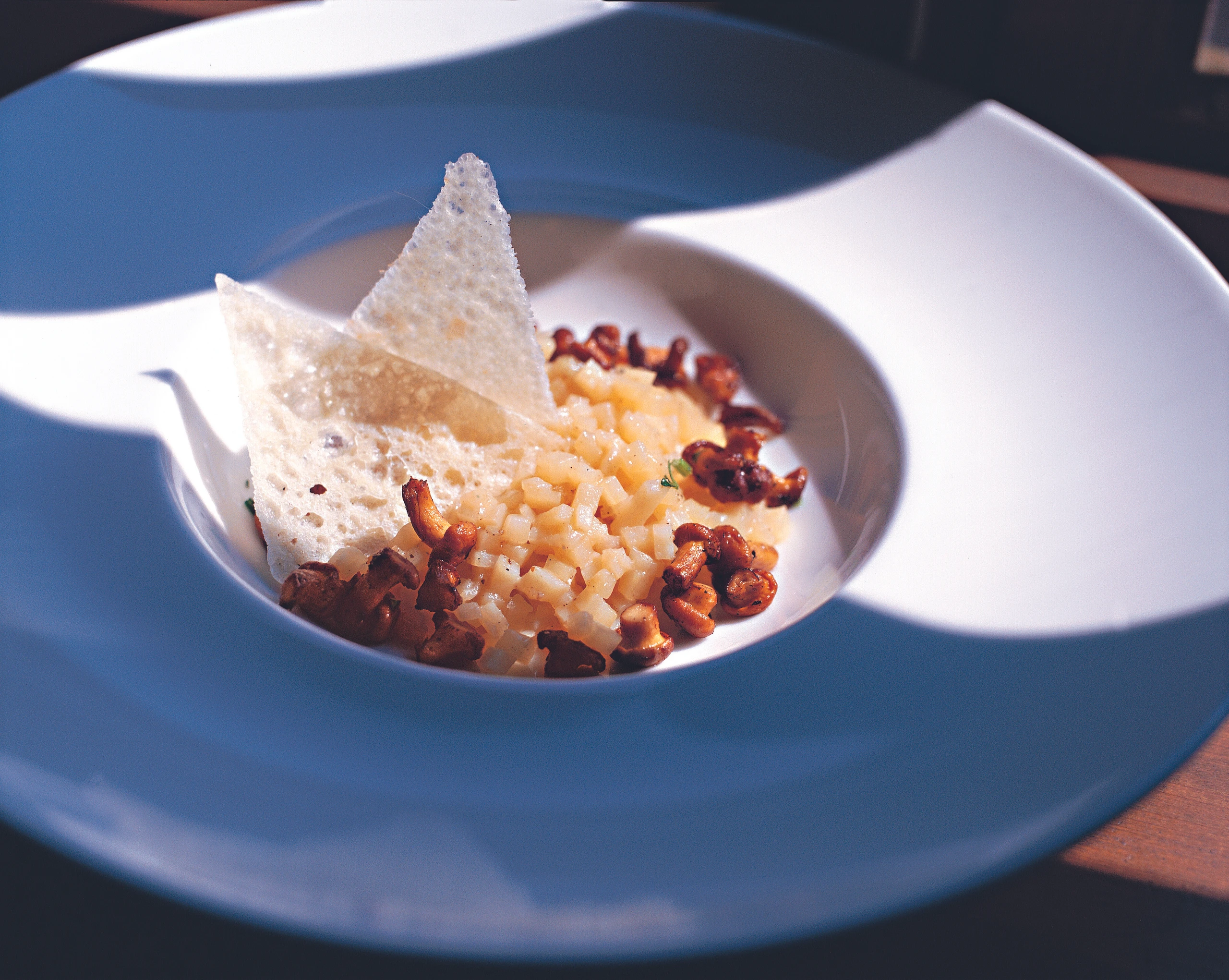 Erdäpfel-Risotto mit Eierschwammerln und Bergkäse-Chips